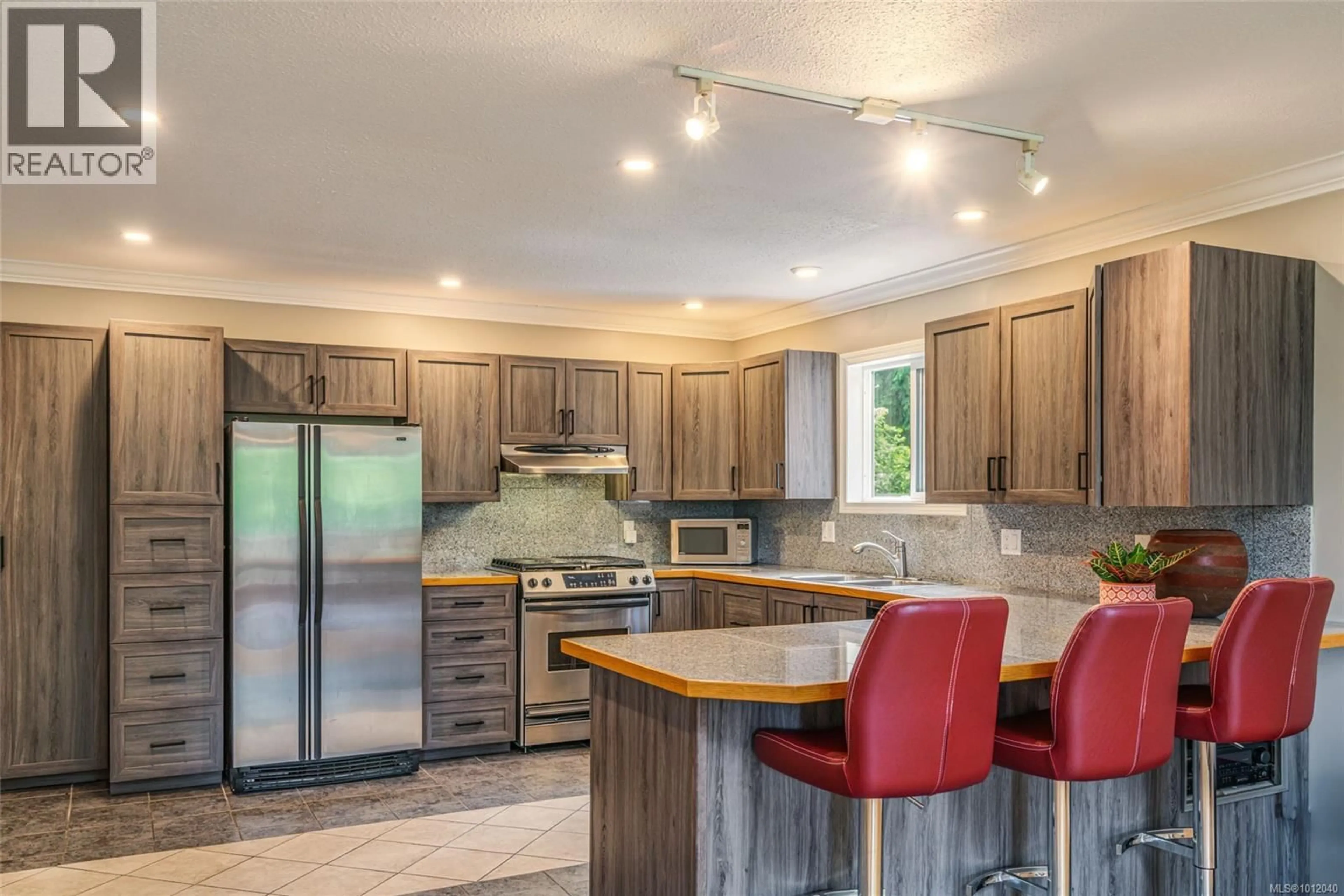 Open concept kitchen, unknown for 1023 HARLEQUIN ROAD, Qualicum Beach British Columbia V9K1E2