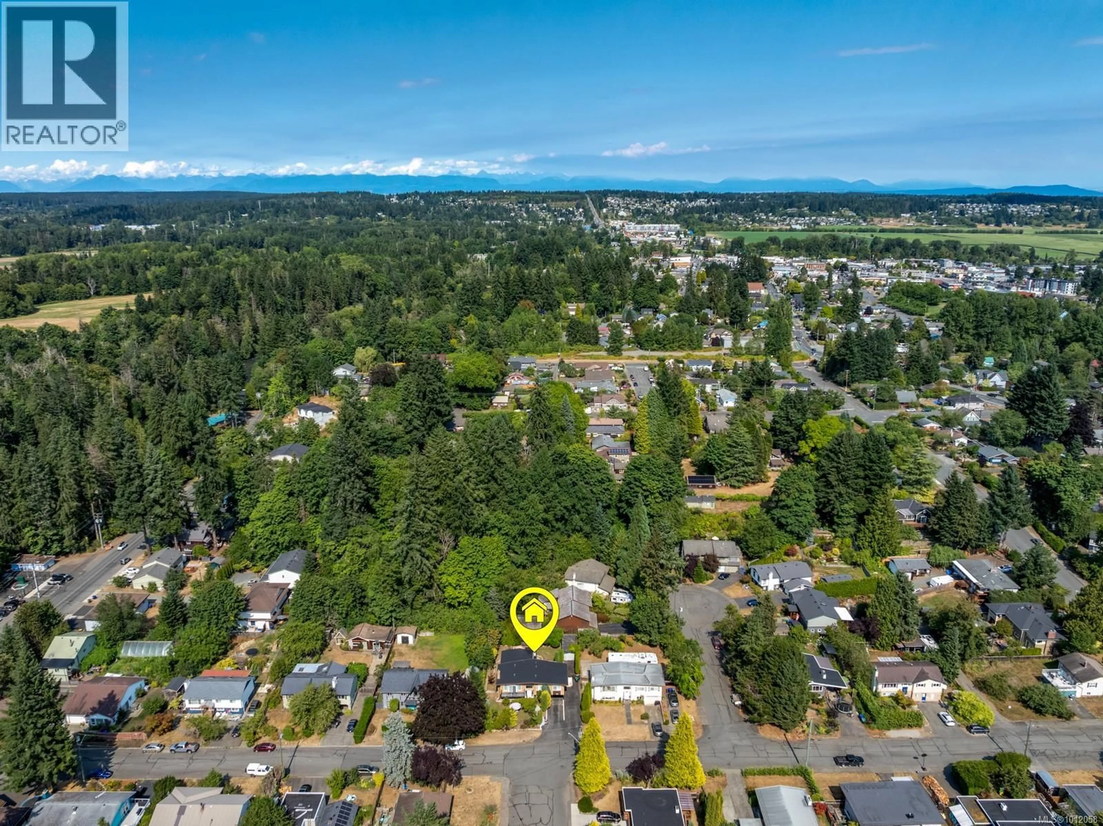 A pic from outside/outdoor area/front of a property/back of a property/a pic from drone, street for 220 URQUHART AVENUE, Courtenay British Columbia V9N3K1