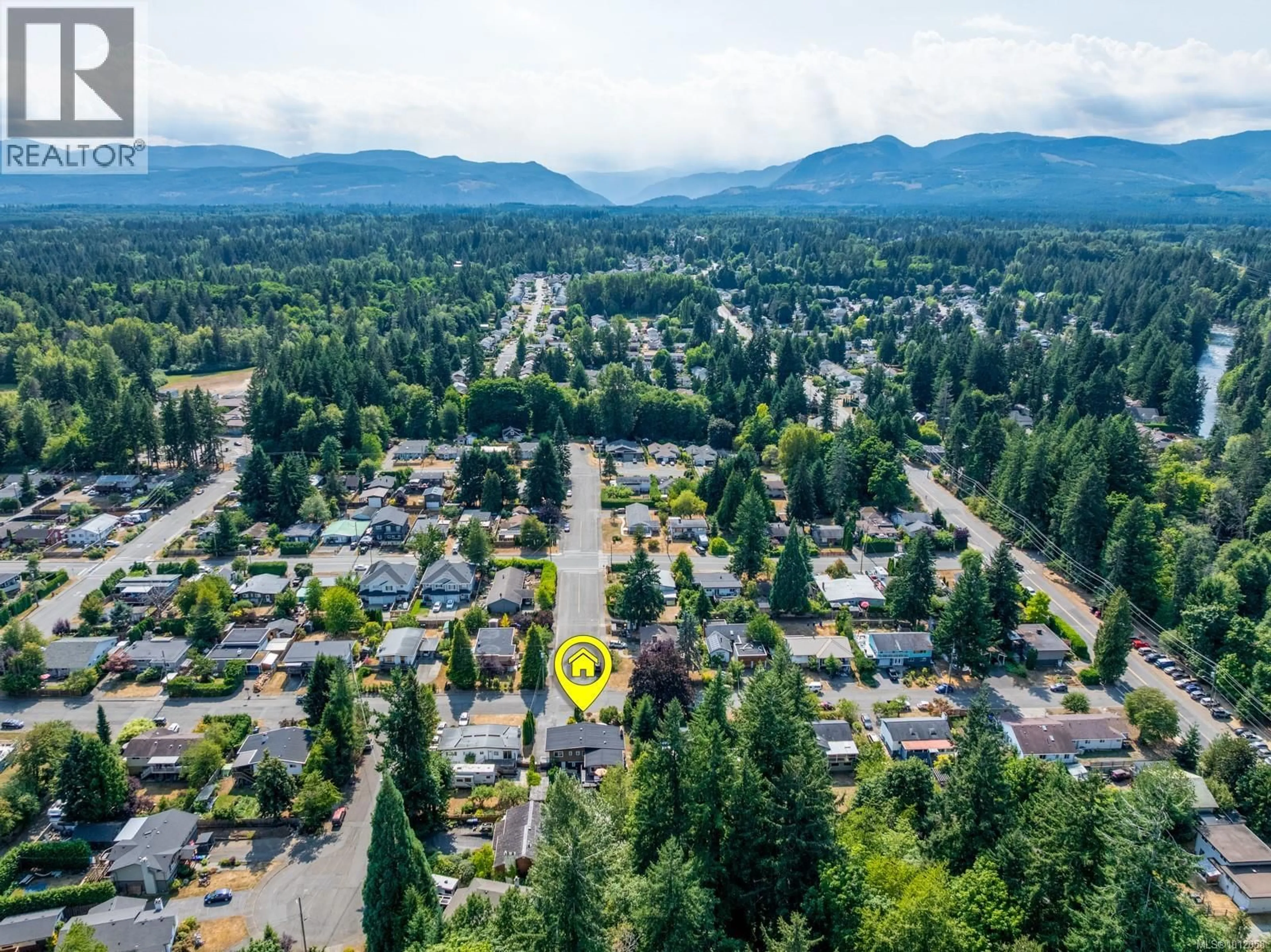 A pic from outside/outdoor area/front of a property/back of a property/a pic from drone, mountain view for 220 URQUHART AVENUE, Courtenay British Columbia V9N3K1