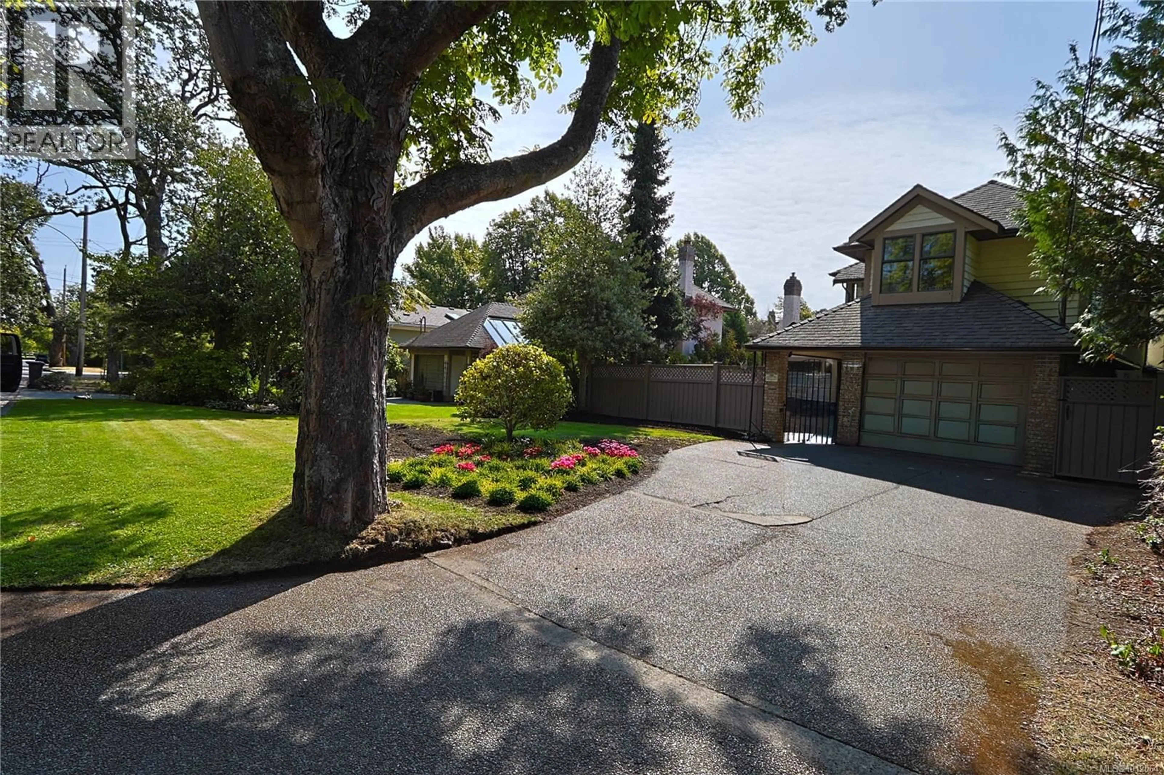 A pic from outside/outdoor area/front of a property/back of a property/a pic from drone, street for 2317 WINDSOR ROAD, Oak Bay British Columbia V8S3E4