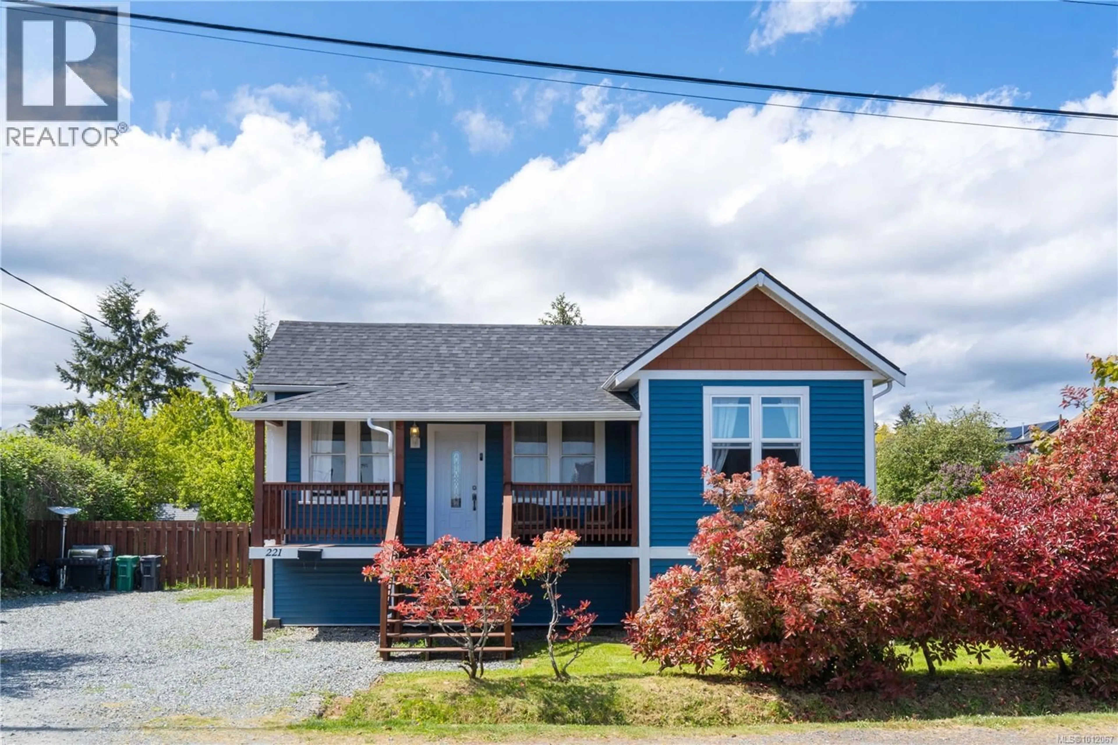 Home with vinyl exterior material, street for 221 EATON STREET, Nanaimo British Columbia V9R4Y5