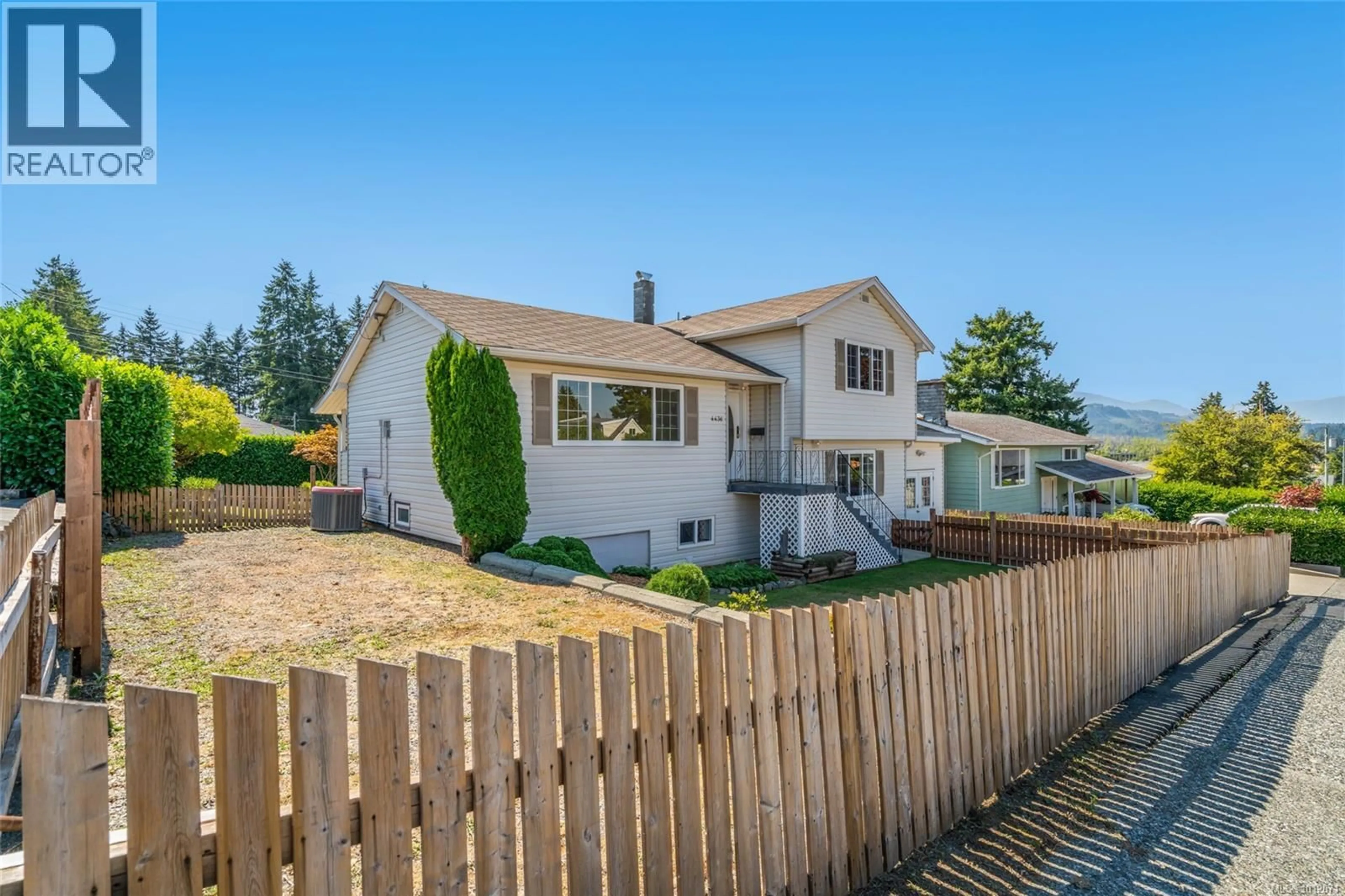 A pic from outside/outdoor area/front of a property/back of a property/a pic from drone, water/lake/river/ocean view for 4436 DOGWOOD STREET, Port Alberni British Columbia V9Y3Z9