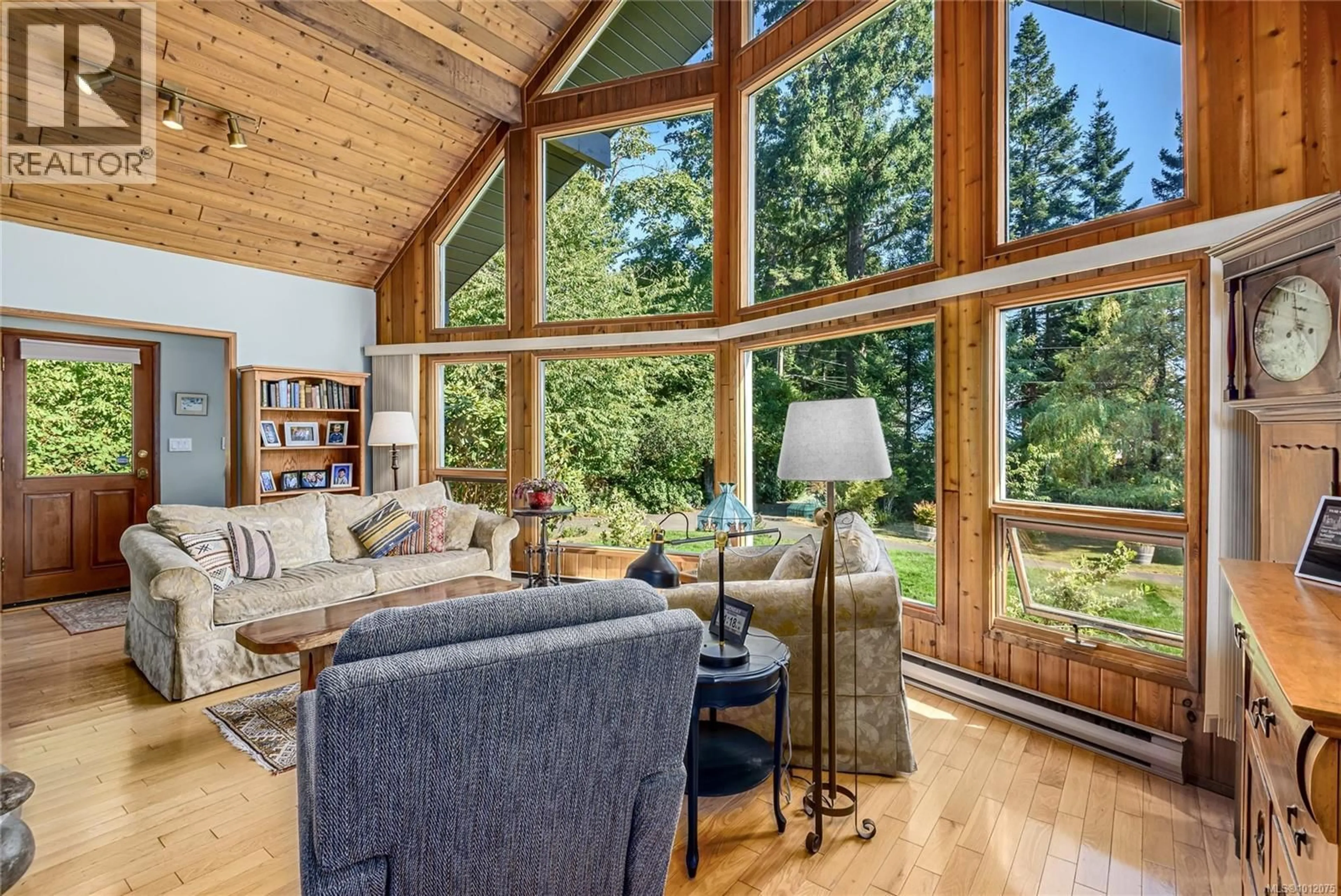 Living room with furniture, wood/laminate floor for 5981 ALDERGROVE DRIVE, Courtenay British Columbia V9J1W3