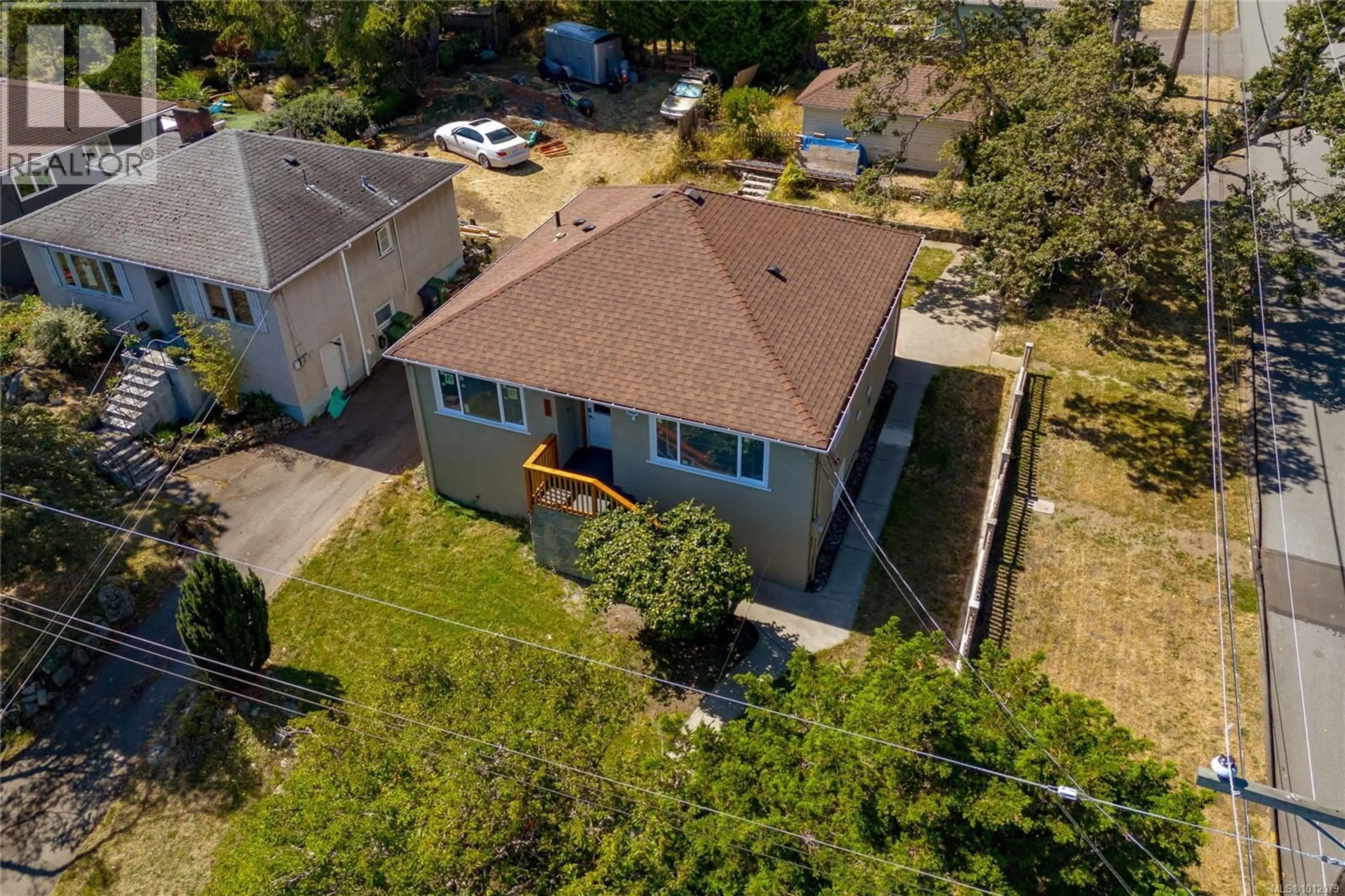A pic from outside/outdoor area/front of a property/back of a property/a pic from drone, street for 2666 ASQUITH STREET, Victoria British Columbia V8R3Y3