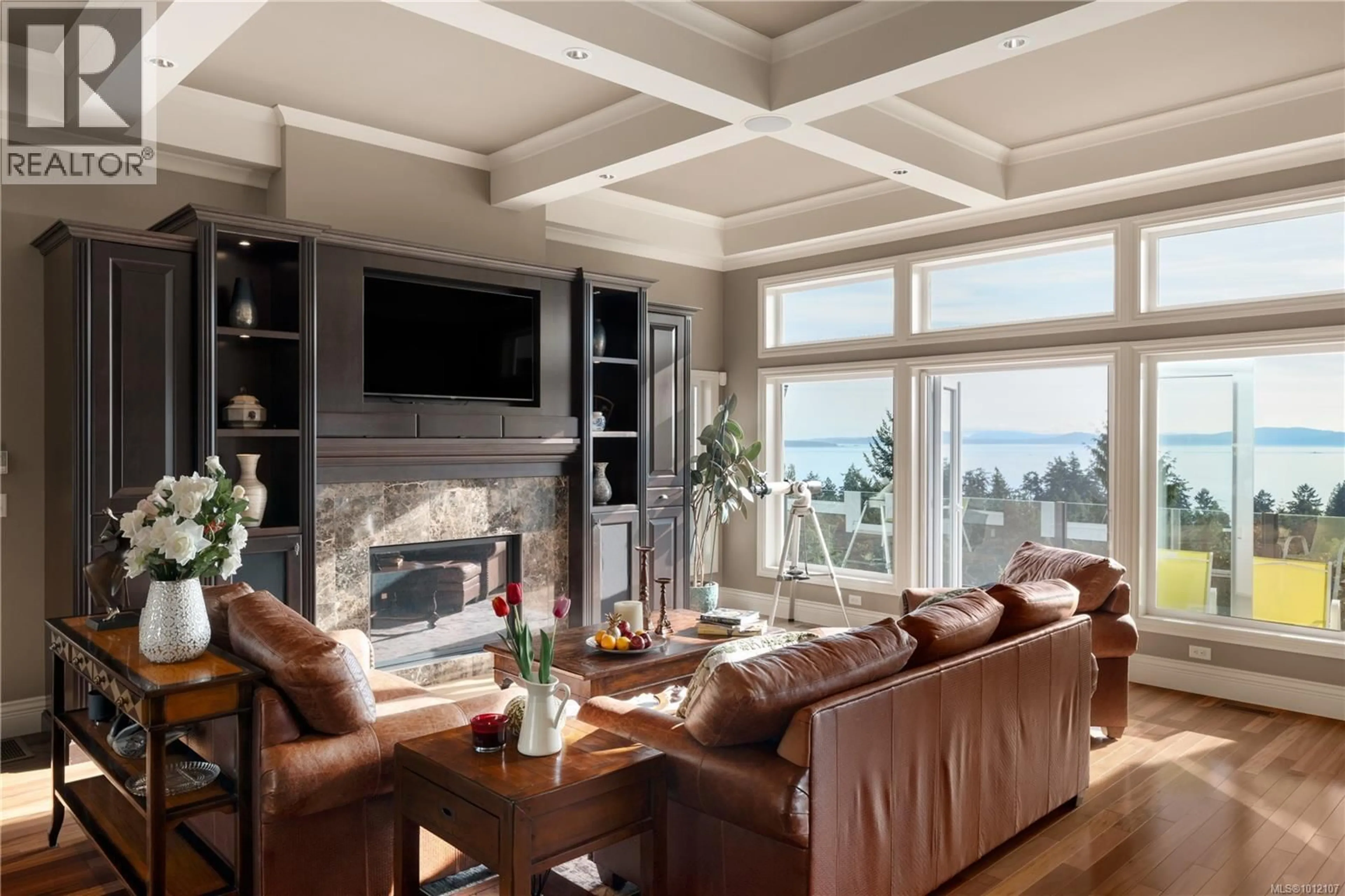 Living room with furniture, unknown for 970 SEAPEARL PLACE, Saanich British Columbia V8Y2X2