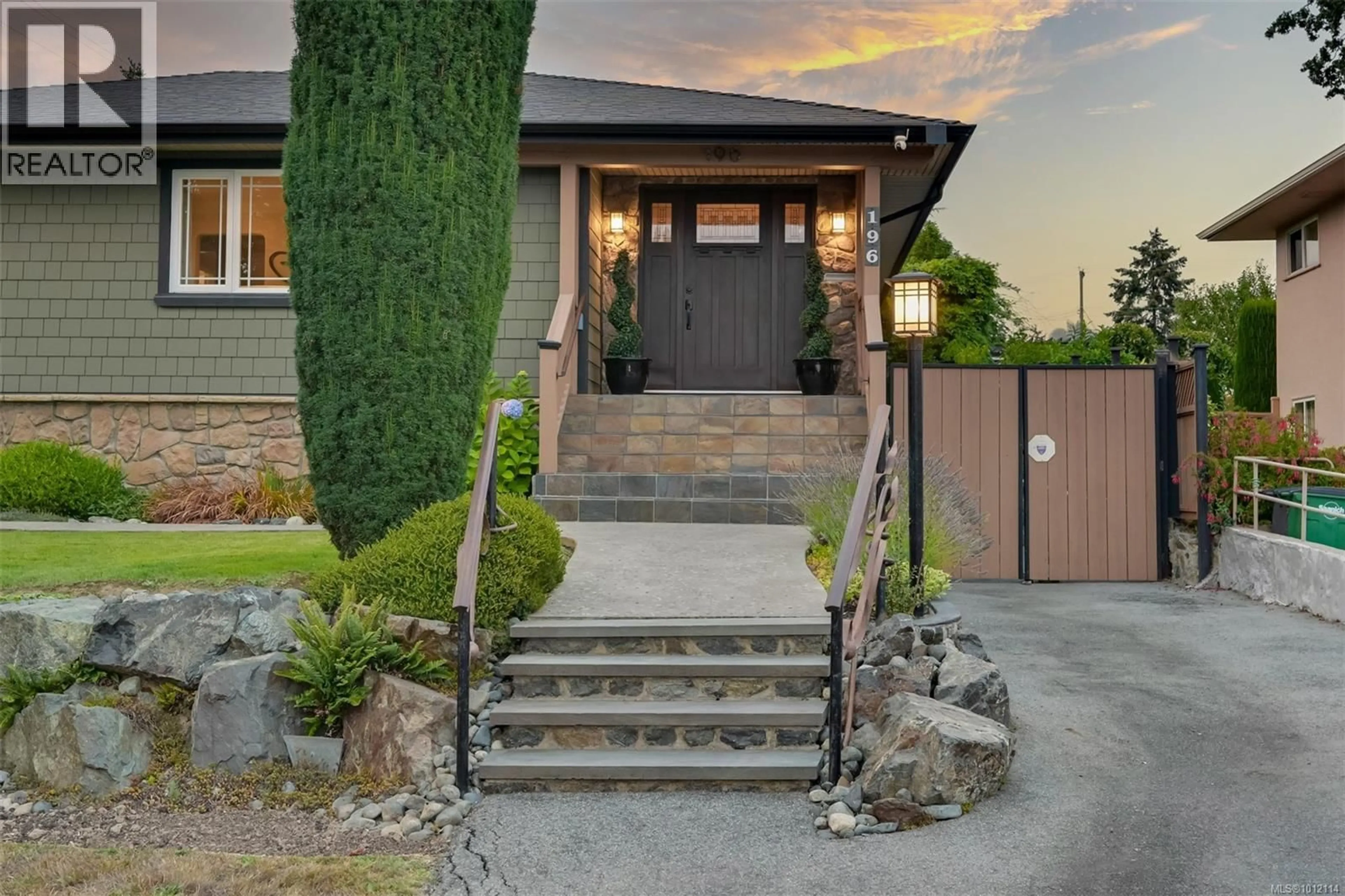 Indoor entryway for 196 HOMER ROAD, Saanich British Columbia V8Z1V6