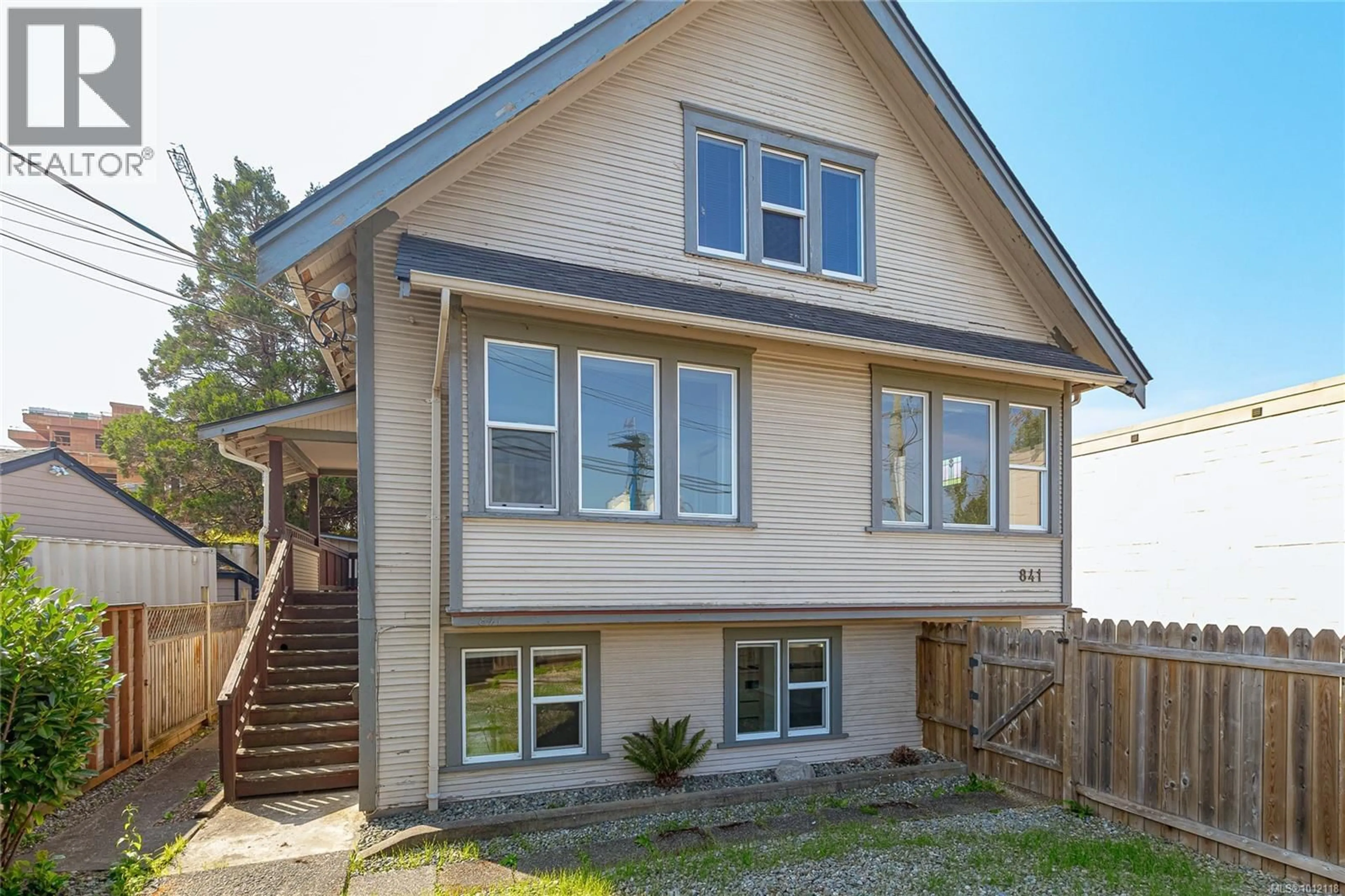 Home with vinyl exterior material, unknown for 841 VIEWFIELD ROAD, Esquimalt British Columbia V9A4V2