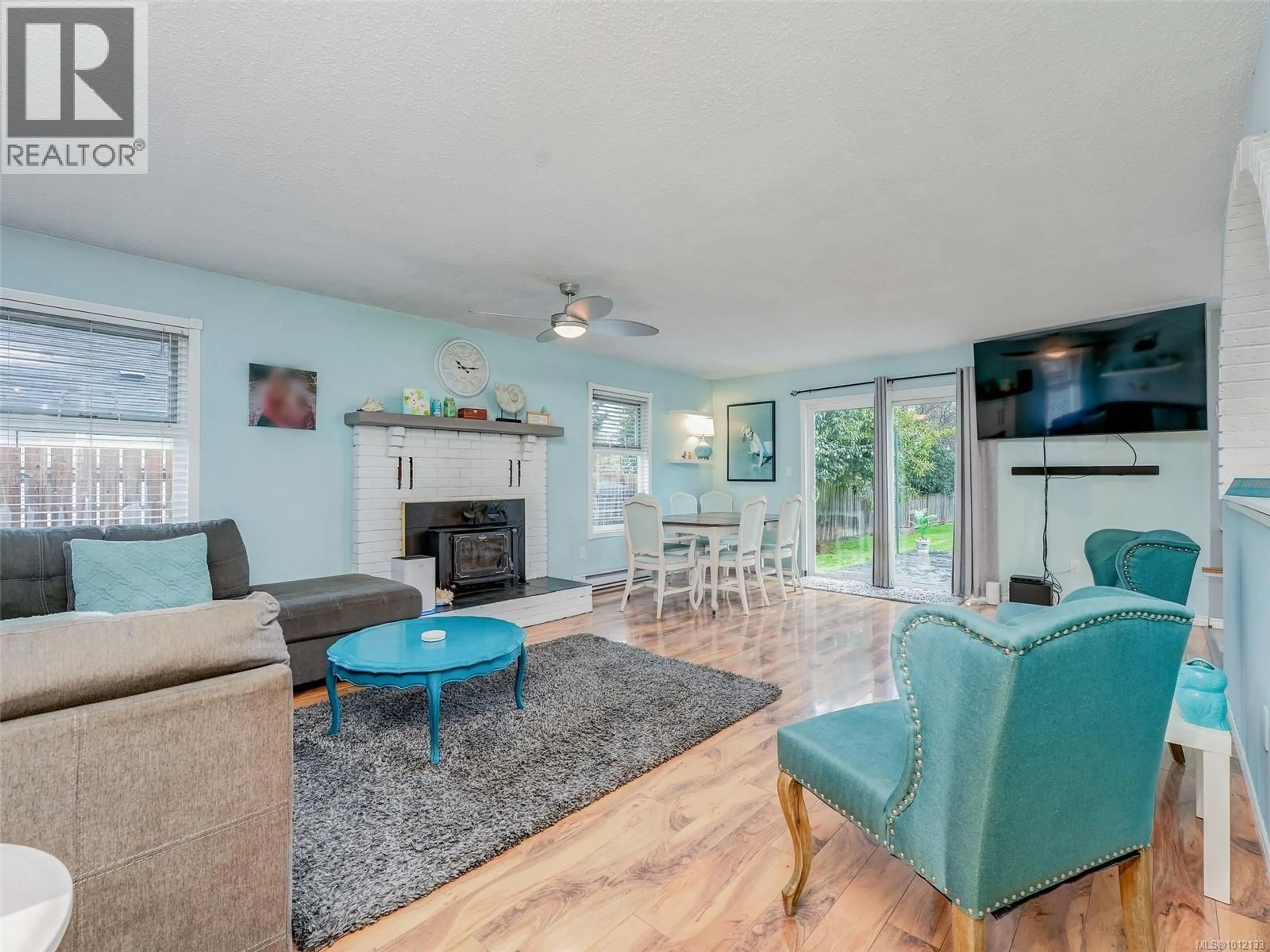 Living room with furniture, unknown for 6525 COUNTRY ROAD, Sooke British Columbia V9Z0W9
