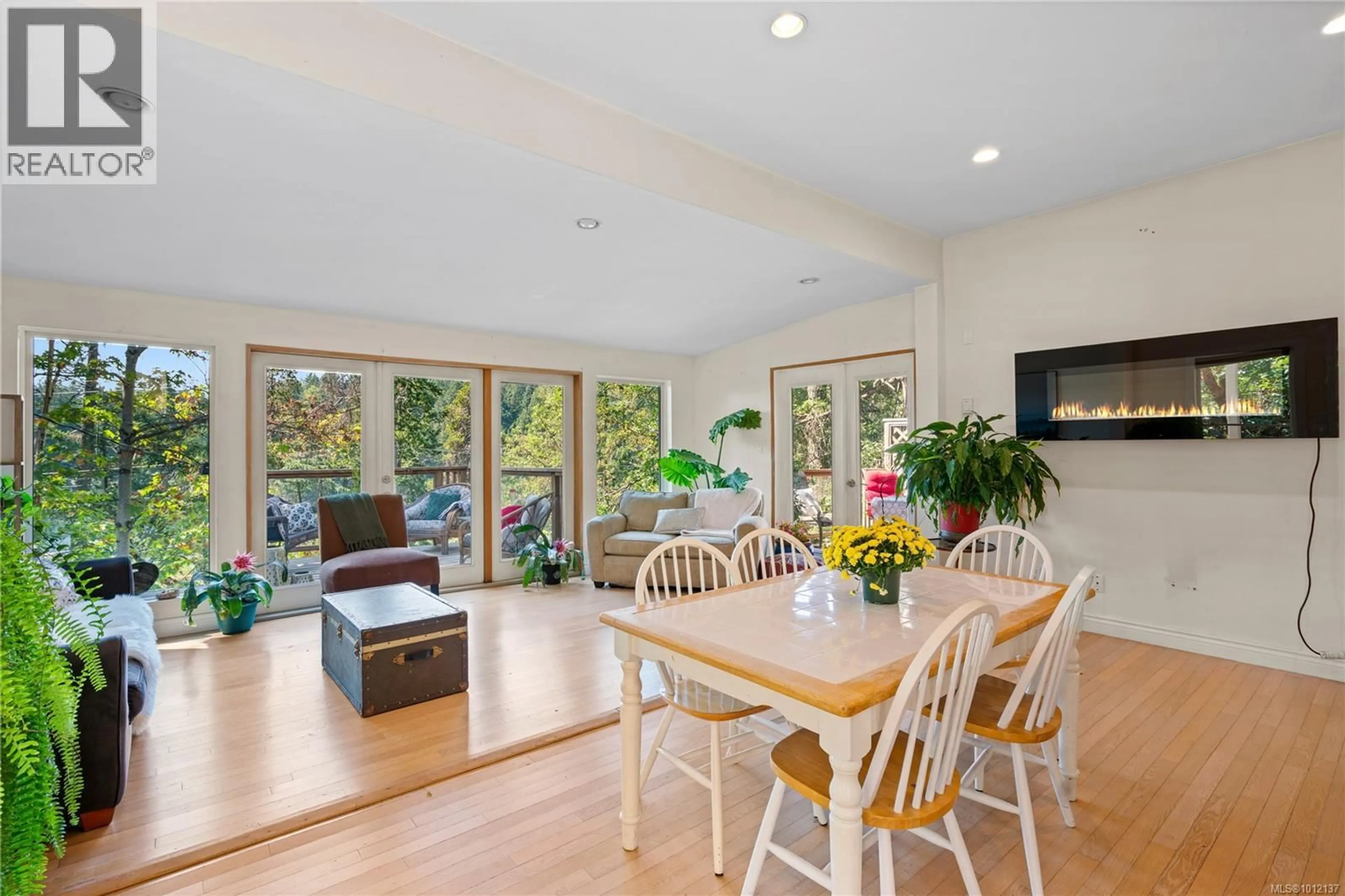 Open concept kitchen, wood/laminate floor for 2545 FLORENCE LAKE ROAD, Langford British Columbia V9B4H4