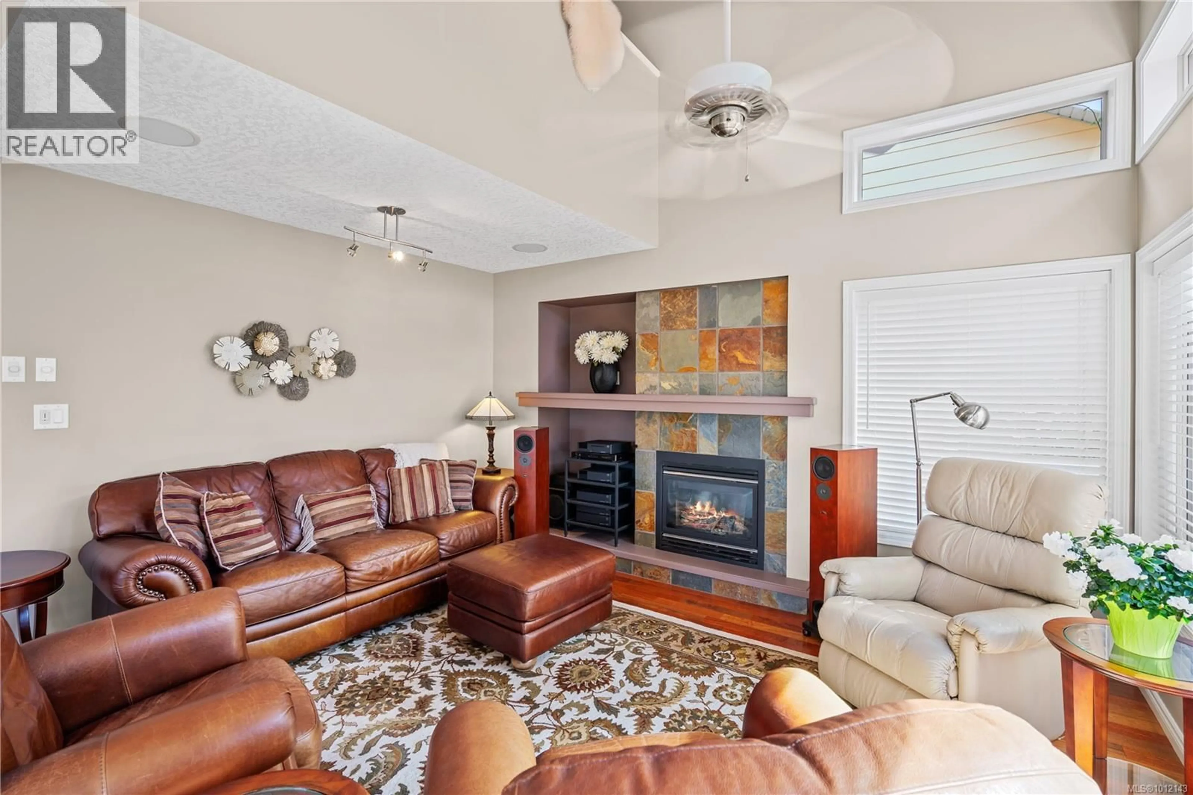 Living room with furniture, unknown for 687 KINGSVIEW RIDGE, Langford British Columbia V9B6T5