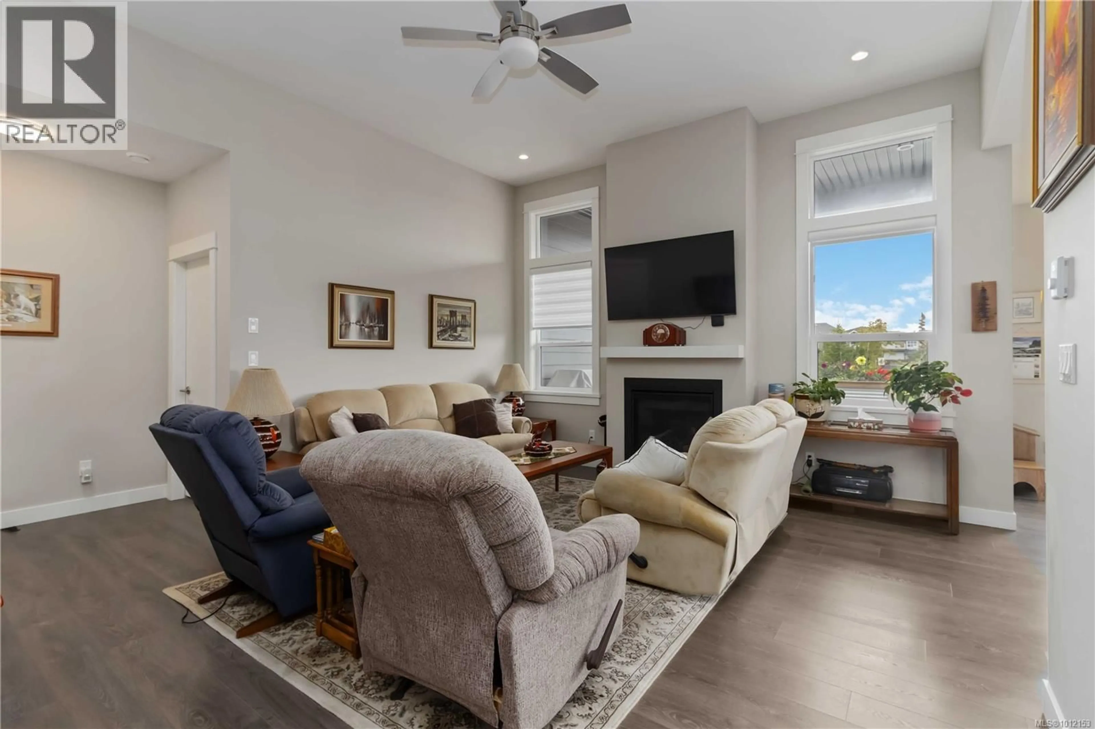 Living room with furniture, unknown for 3479 SPARROWHAWK AVENUE, Colwood British Columbia V9C0L9