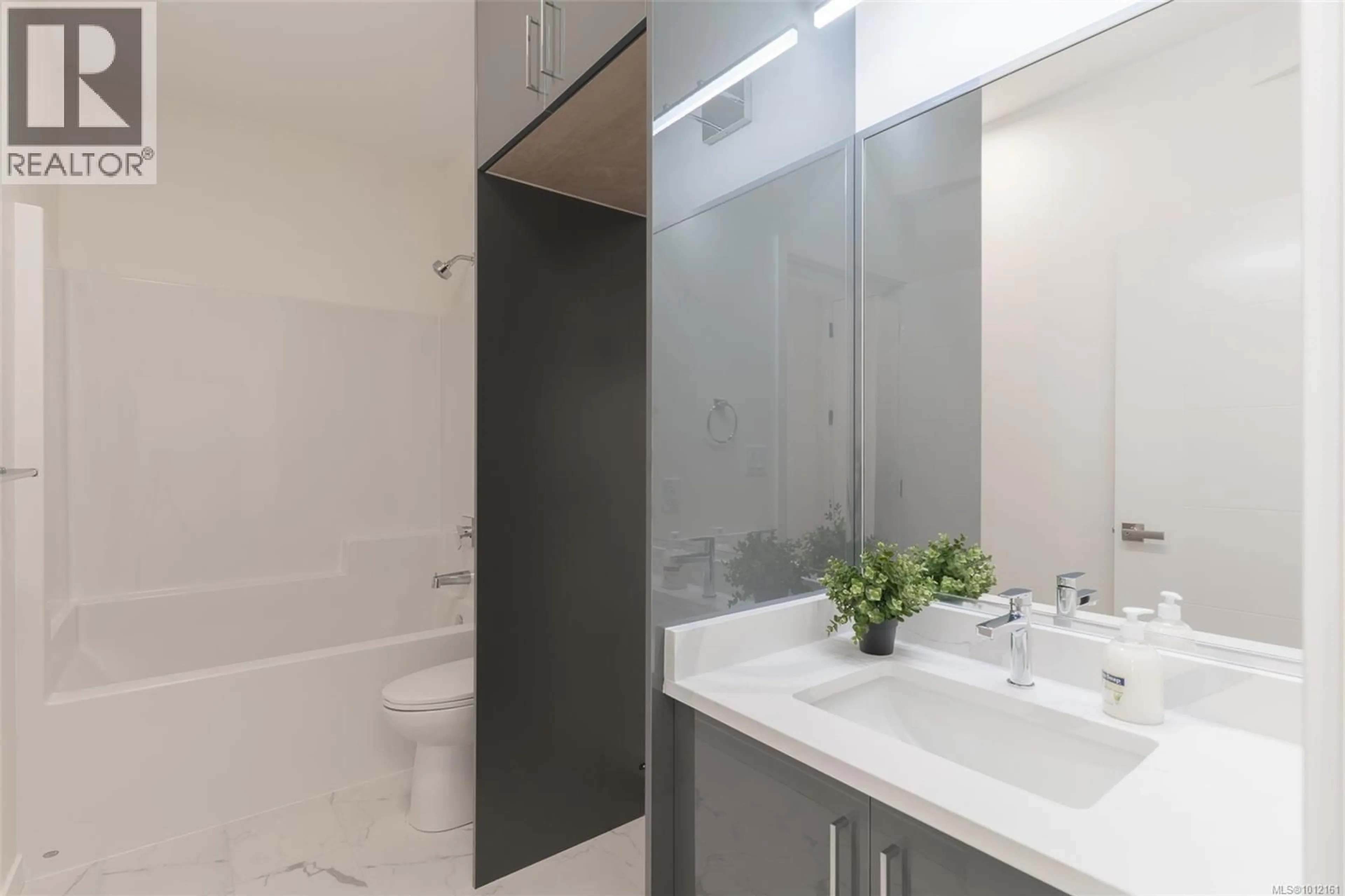 Standard bathroom, ceramic/tile floor for 102 - 608 SANDY COURT, Nanaimo British Columbia V9R1M1
