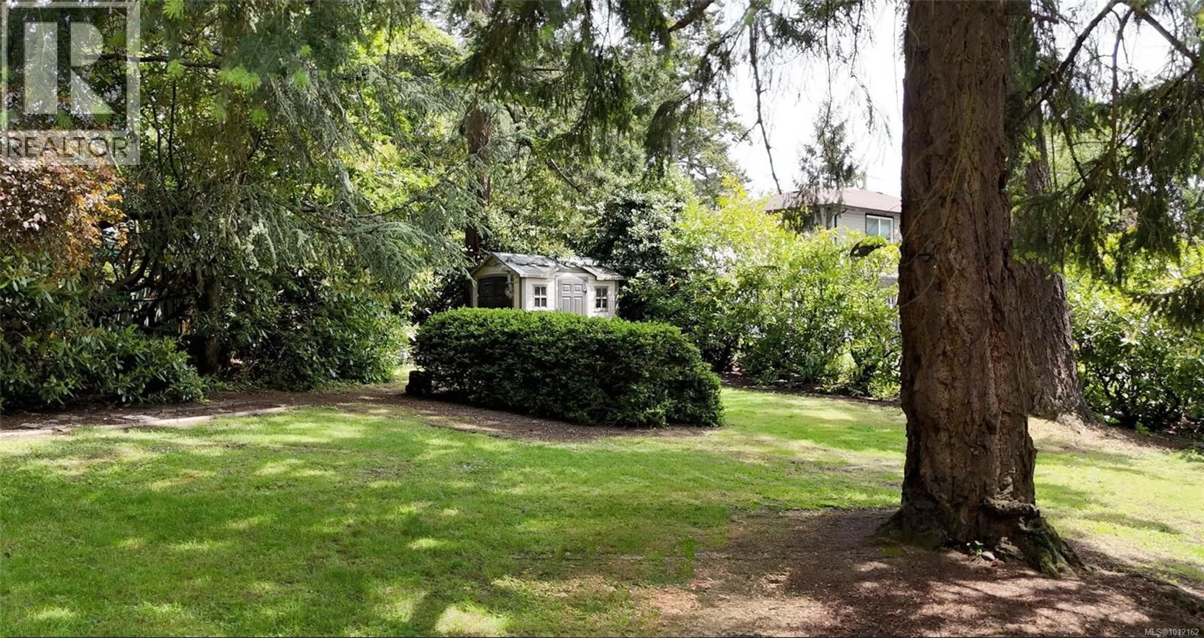 A pic from outside/outdoor area/front of a property/back of a property/a pic from drone, unknown for 164 ISLAND HIGHWAY, View Royal British Columbia V9B1G2