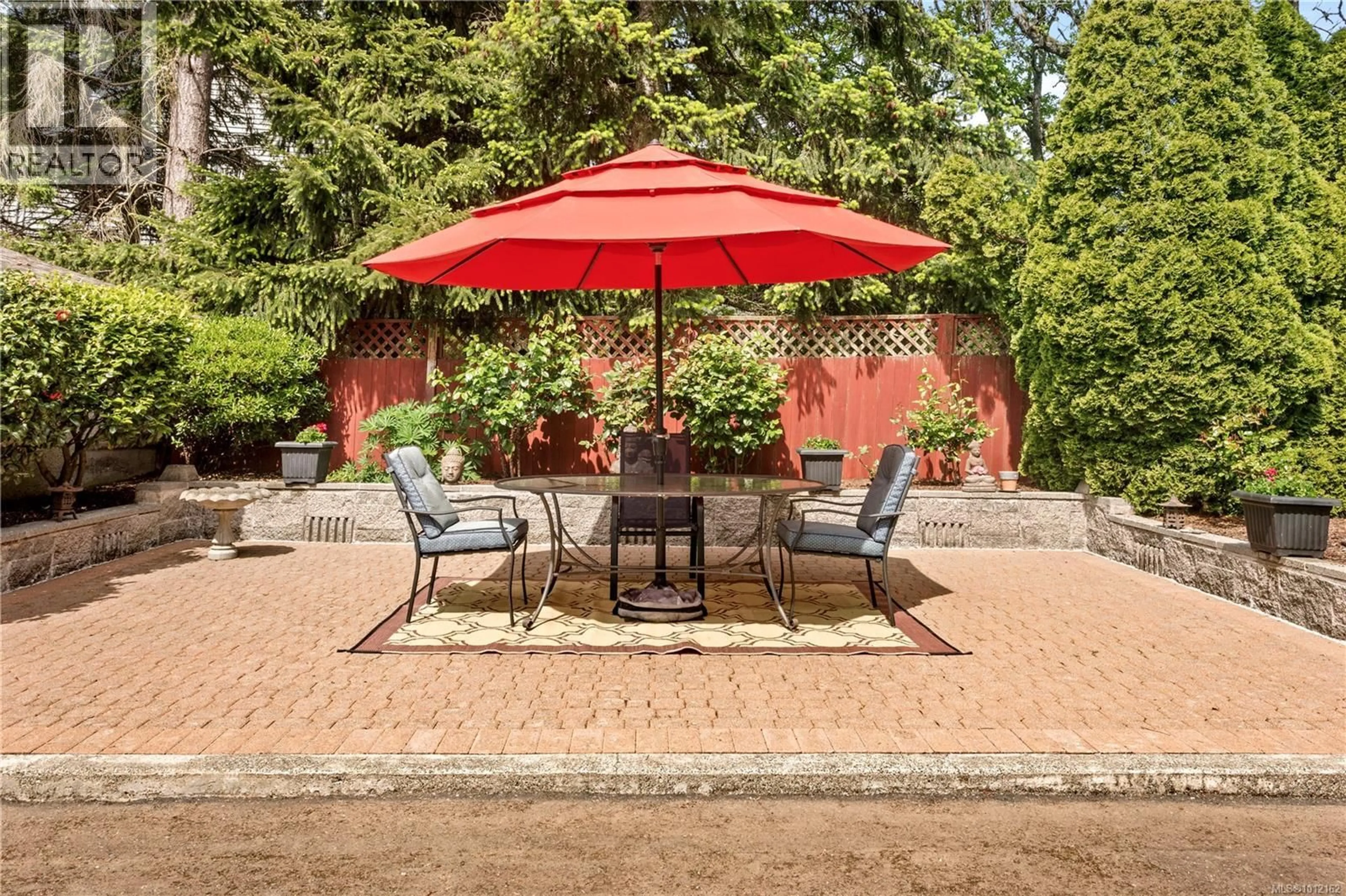 Patio, street for 164 ISLAND HIGHWAY, View Royal British Columbia V9B1G2