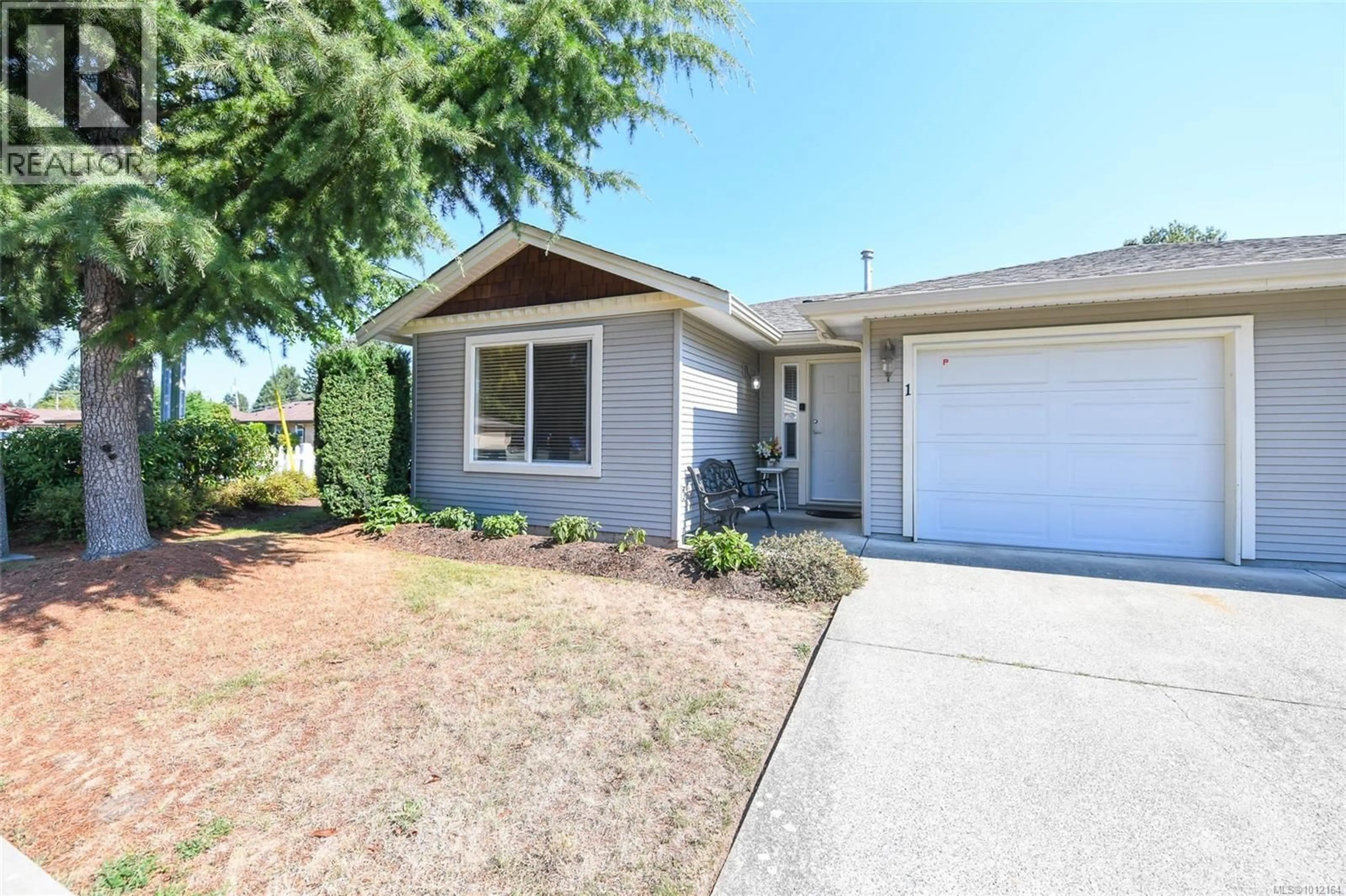 Home with vinyl exterior material, street for 1 - 1050 8TH STREET, Courtenay British Columbia V9N4A5