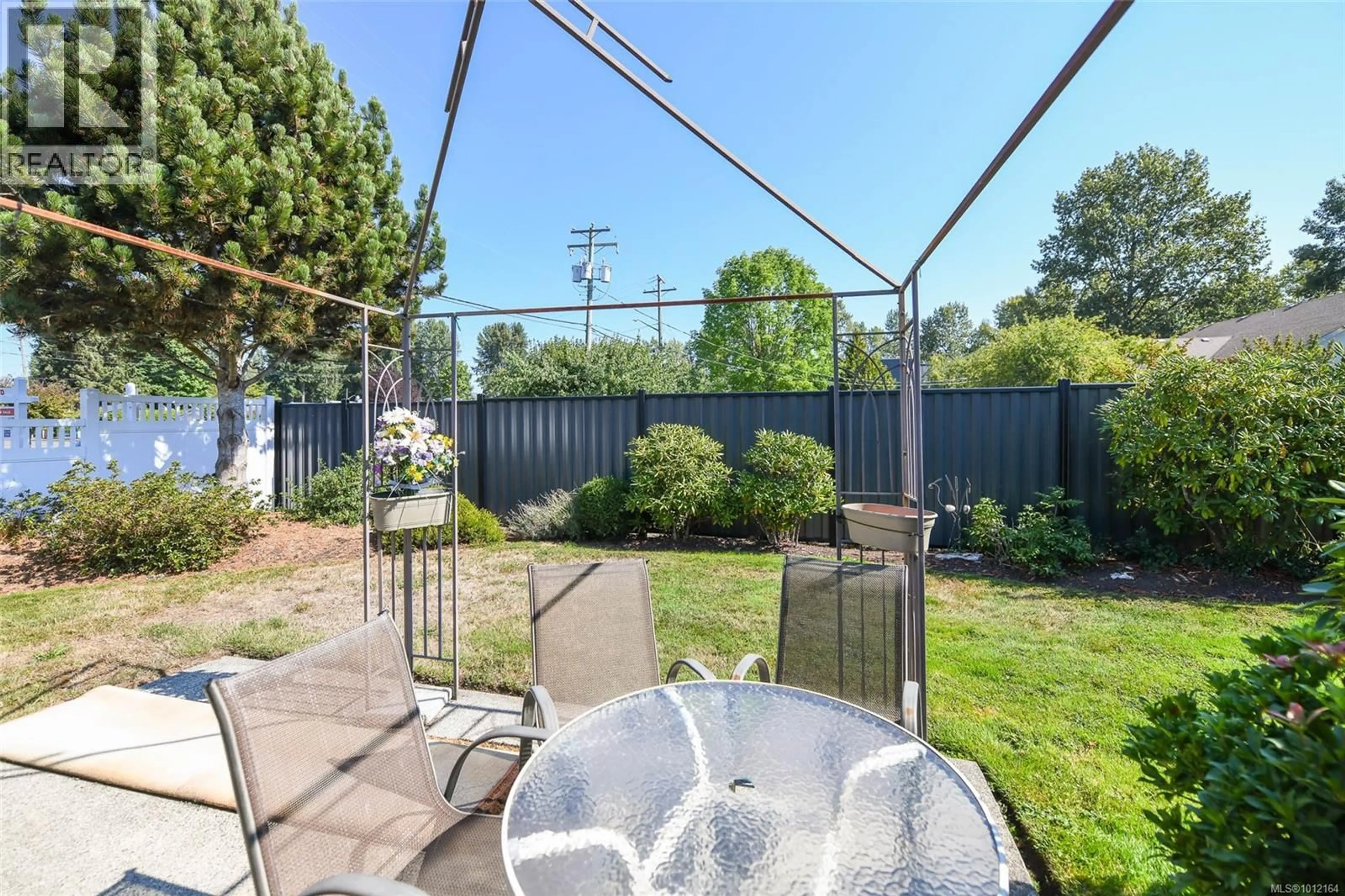 Patio, street for 1 - 1050 8TH STREET, Courtenay British Columbia V9N4A5