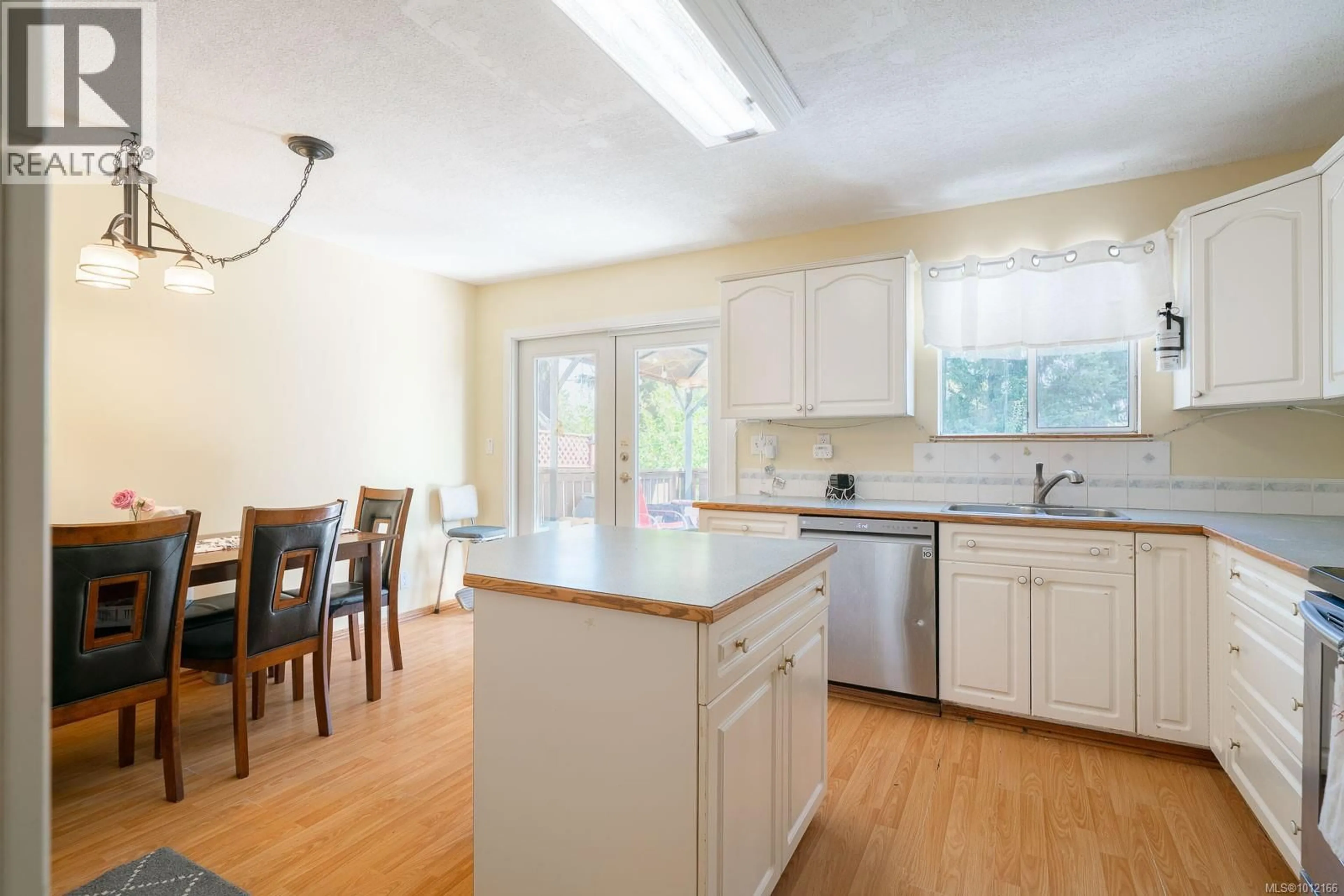 Open concept kitchen, unknown for 650 RAILWAY AVENUE, Nanaimo British Columbia V9R4K9
