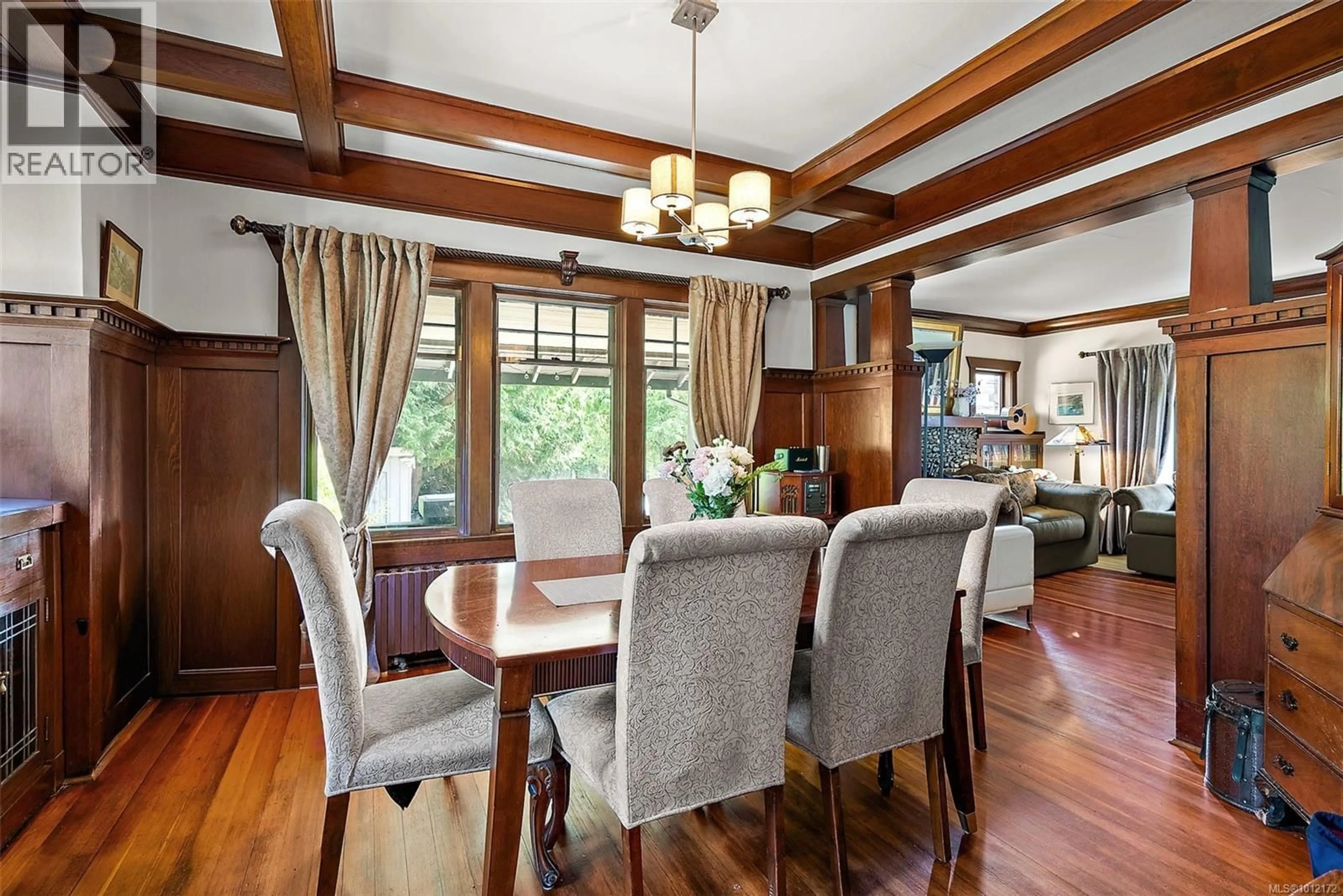 Dining room, wood/laminate floor for 9646 SIXTH STREET, Sidney British Columbia V8L2W2