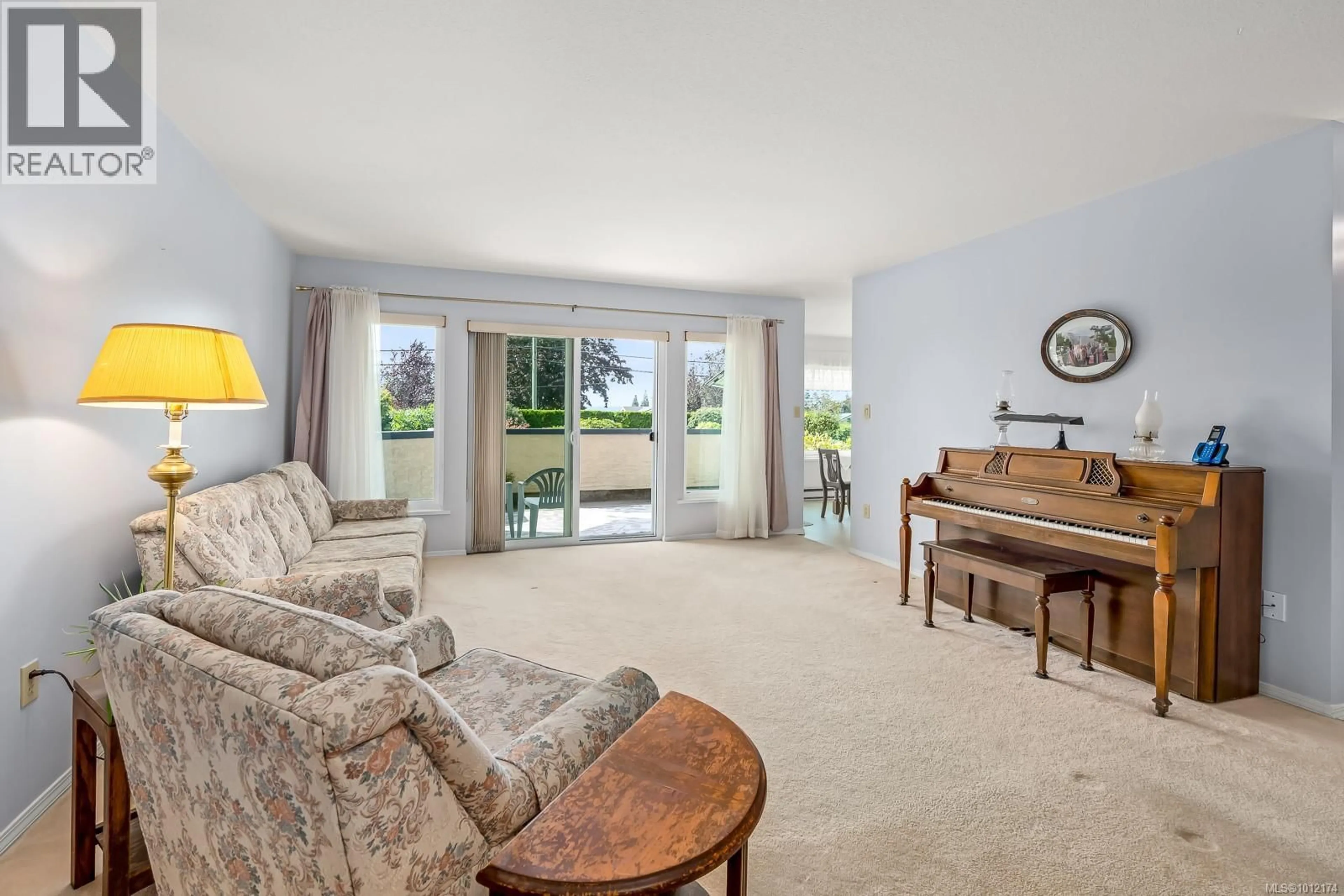 Living room with furniture, carpet floor for 103 - 1902 COMOX AVENUE, Comox British Columbia V9M3M7