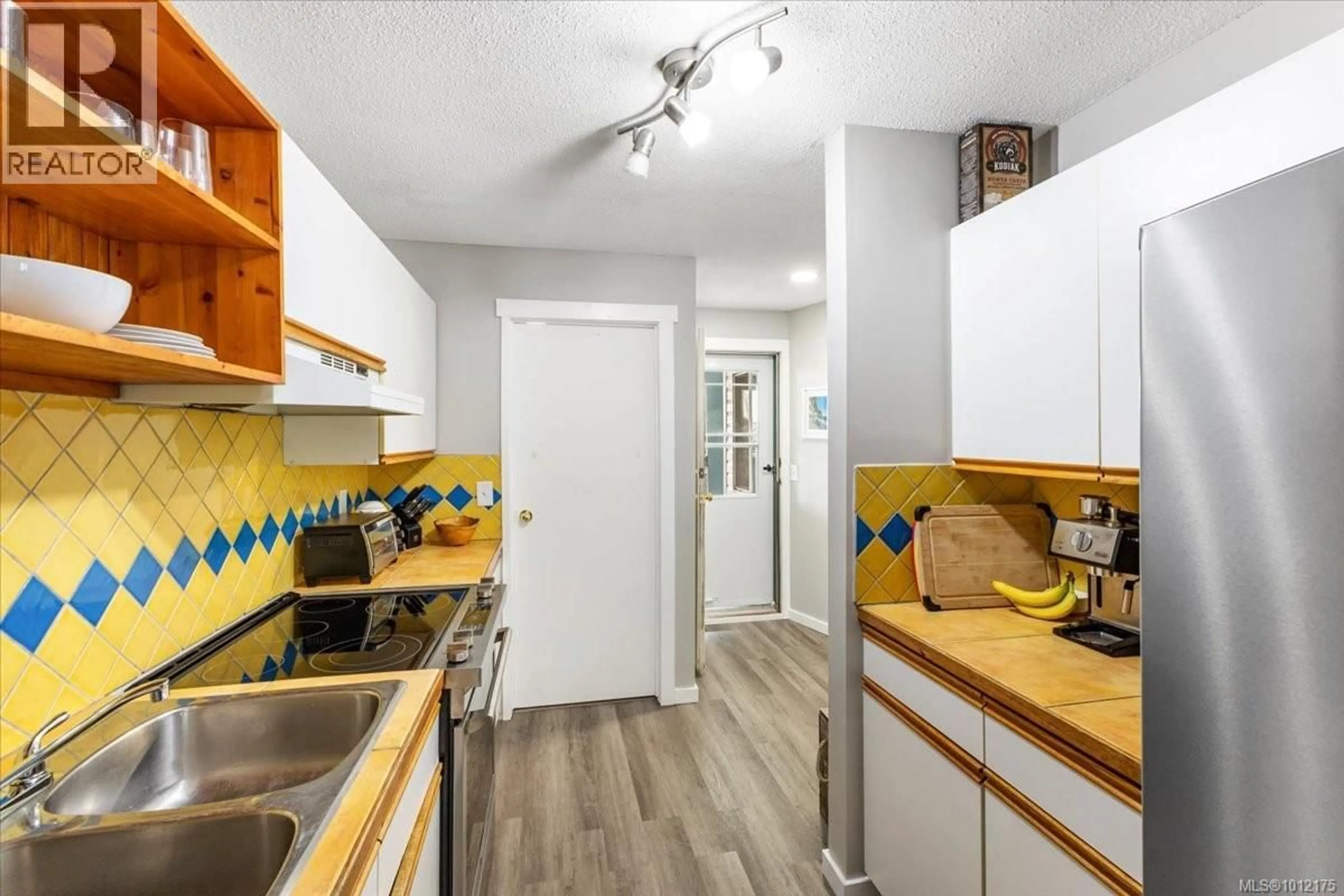 Standard kitchen, unknown for 305 - 3087 BARONS ROAD, Nanaimo British Columbia V9T3Y6