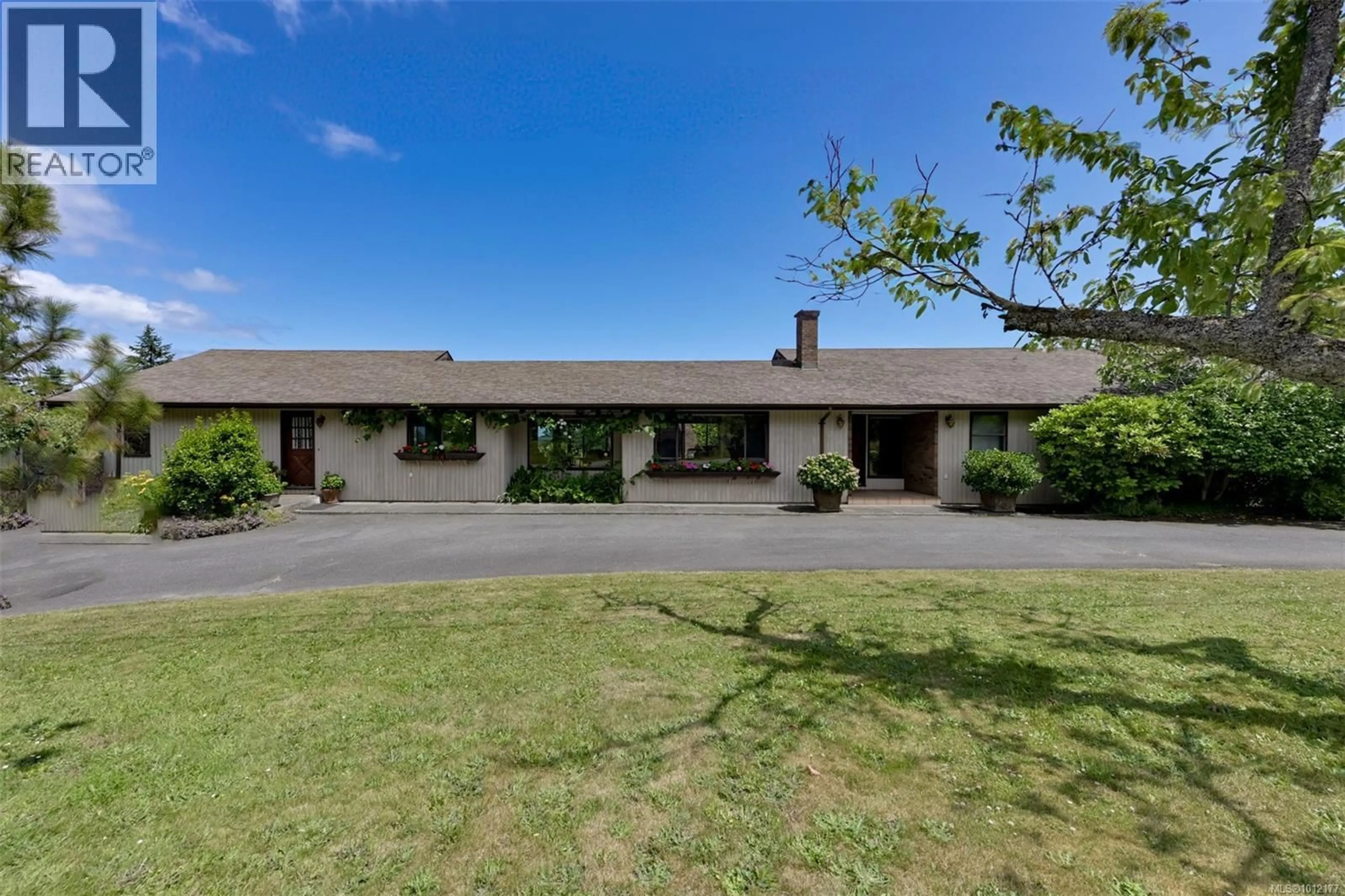 A pic from outside/outdoor area/front of a property/back of a property/a pic from drone, unknown for 5489 FOREST HILL ROAD, Saanich British Columbia V9E2A8