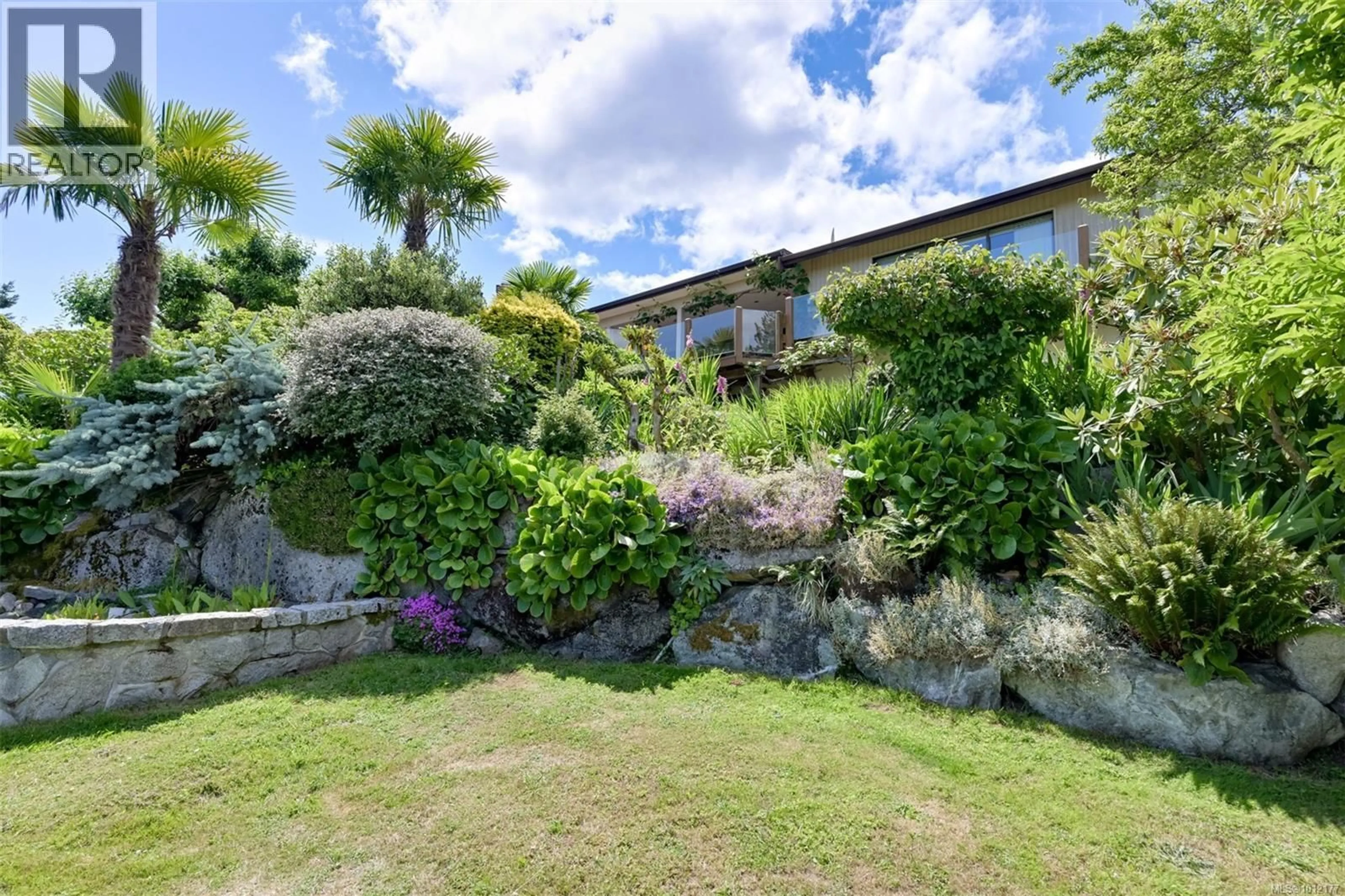 A pic from outside/outdoor area/front of a property/back of a property/a pic from drone, street for 5489 FOREST HILL ROAD, Saanich British Columbia V9E2A8