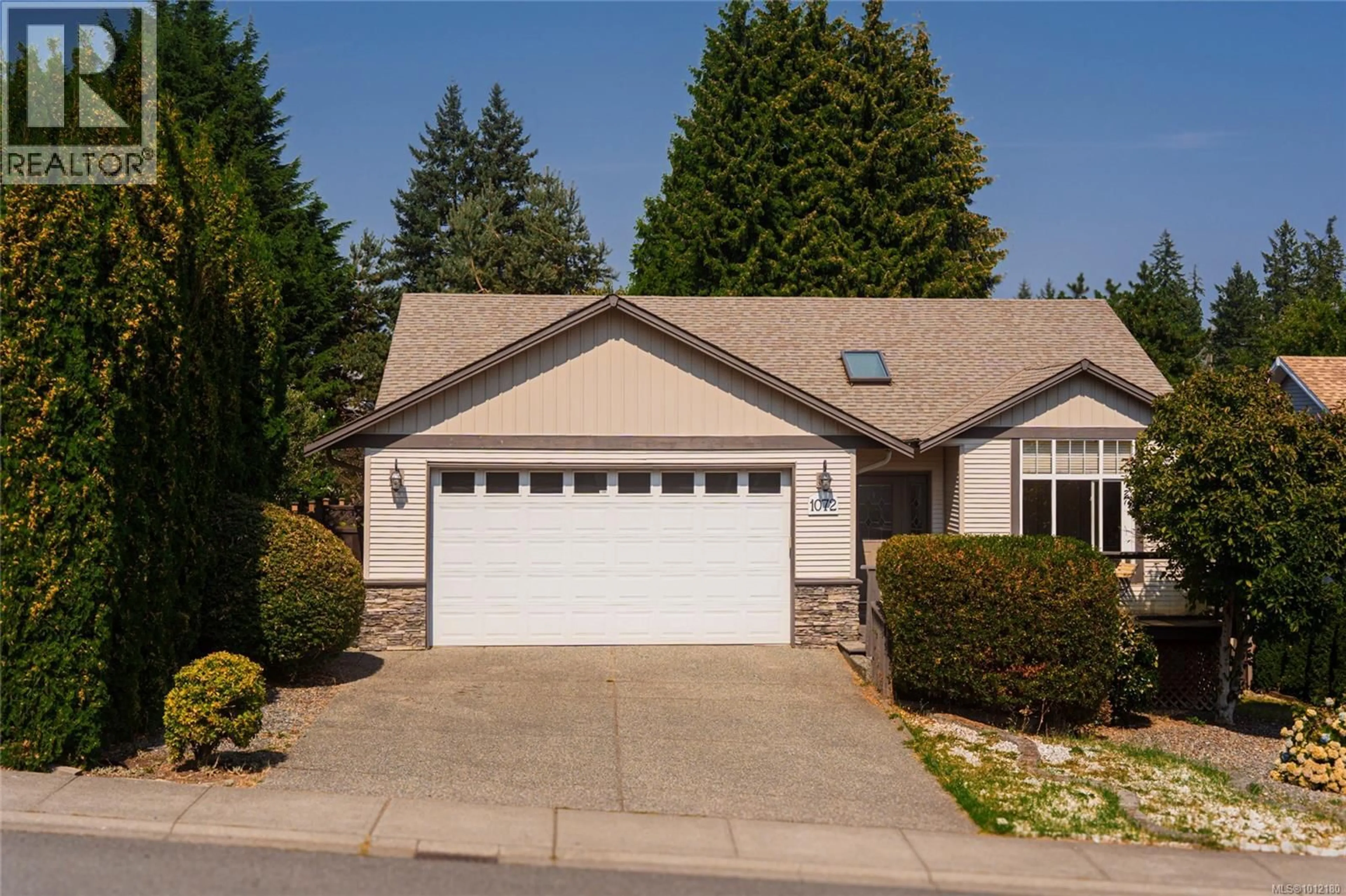 Home with vinyl exterior material, street for 1072 SILVER MOUNTAIN DRIVE, Nanaimo British Columbia V9R7E2