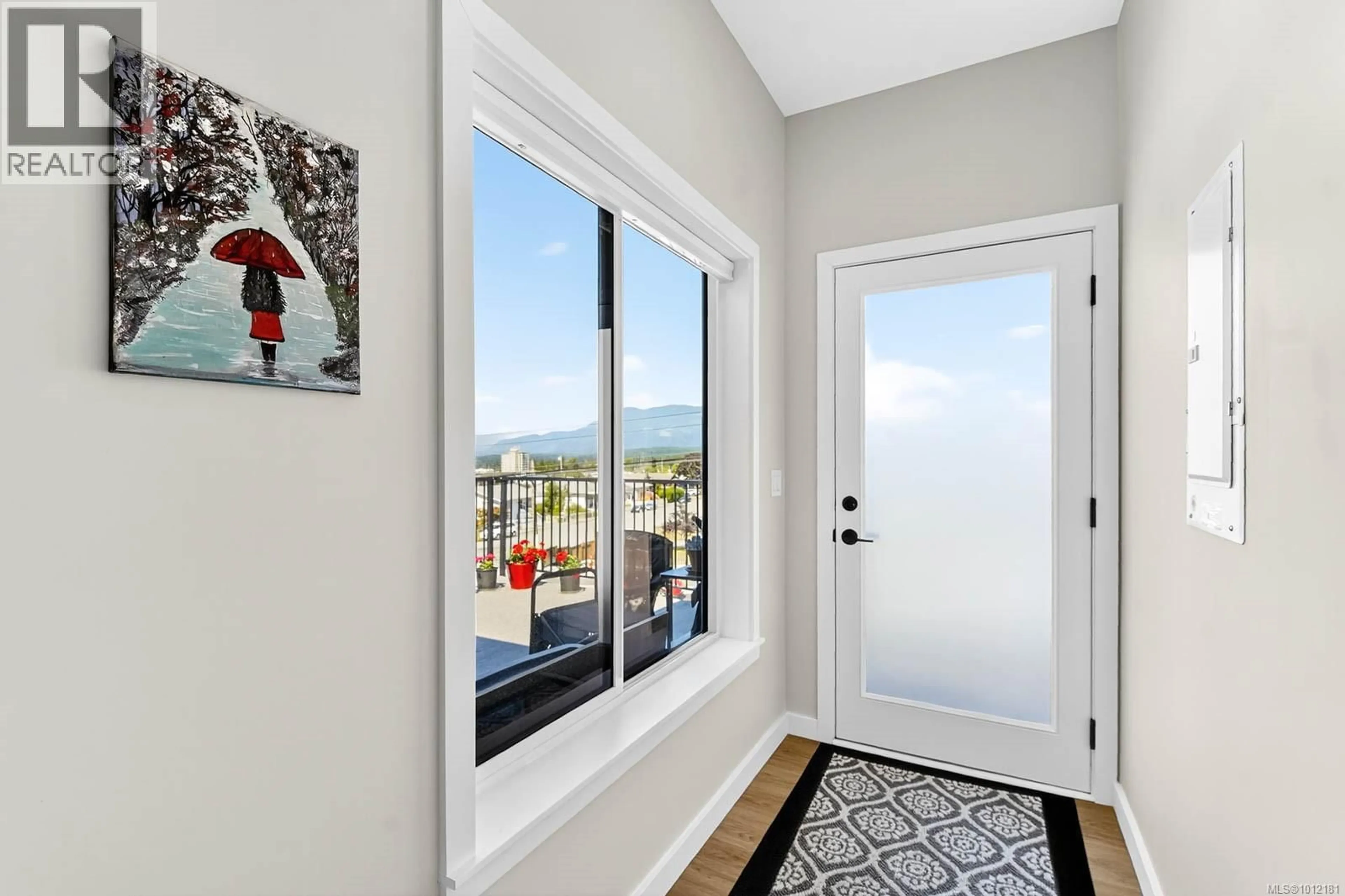 Indoor entryway for 102C - 3800 BURDE STREET, Port Alberni British Columbia V9Y6G2