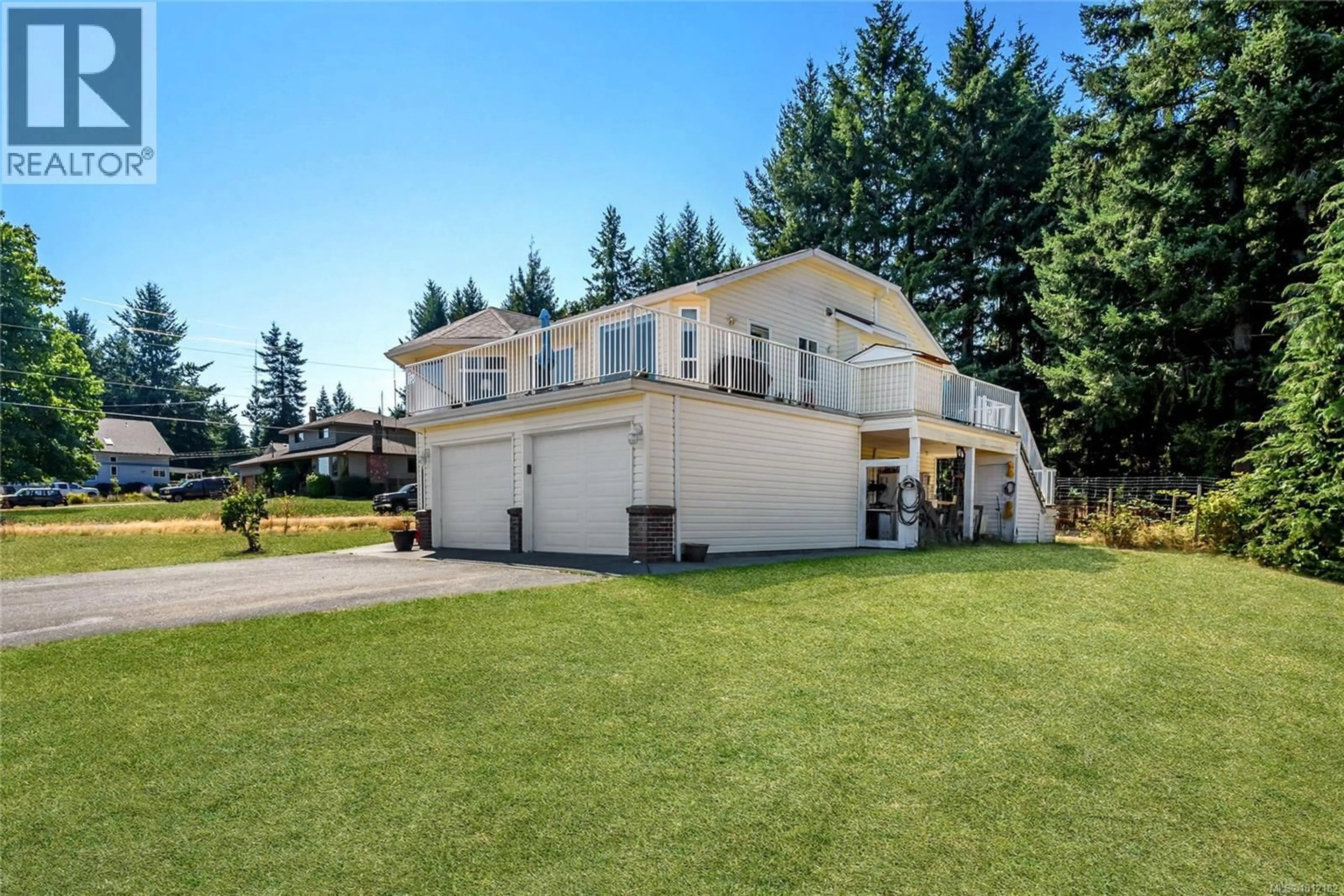 Home with vinyl exterior material, unknown for 2207 JUNE ROAD, Courtenay British Columbia V9J1X9