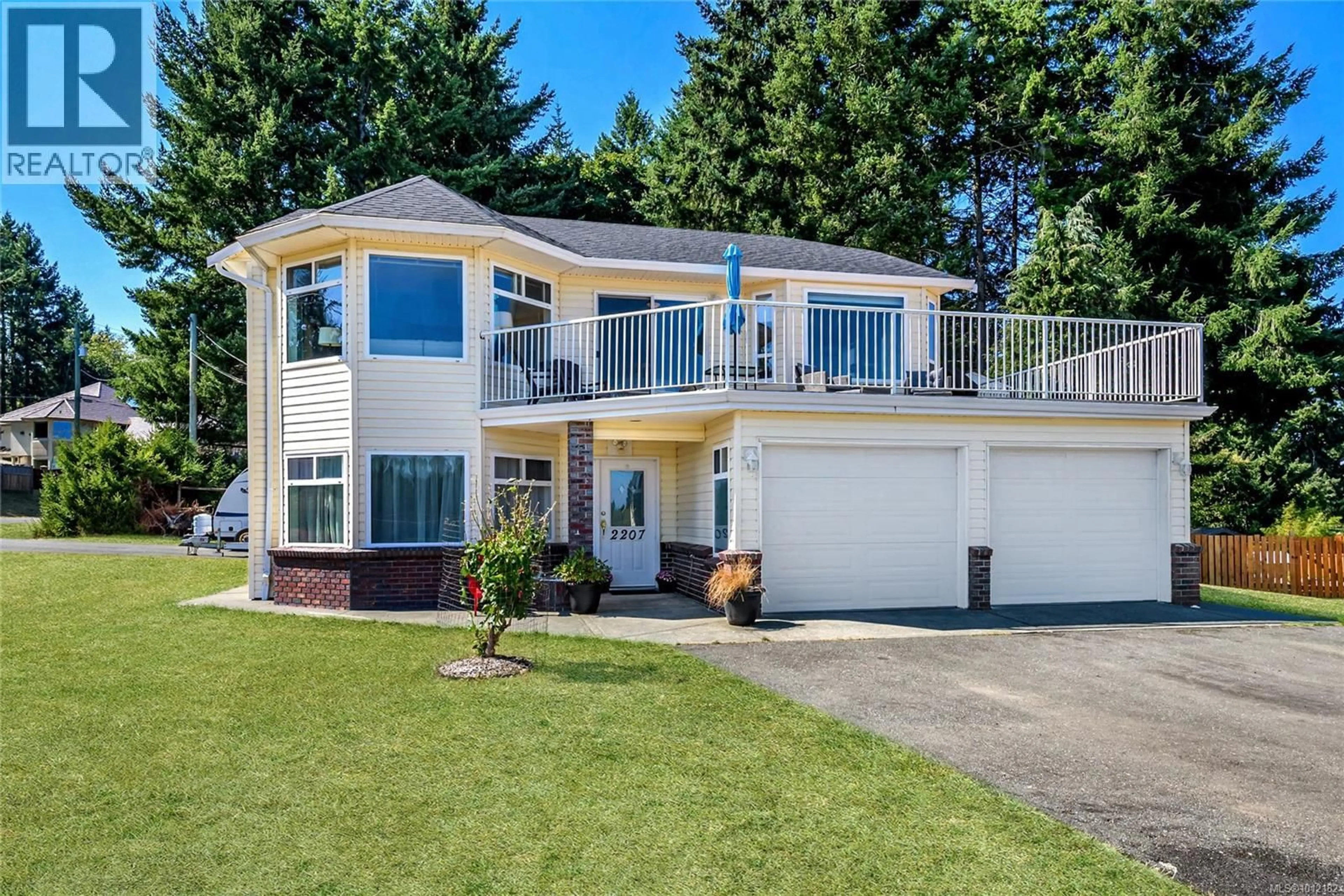 Home with vinyl exterior material, unknown for 2207 JUNE ROAD, Courtenay British Columbia V9J1X9
