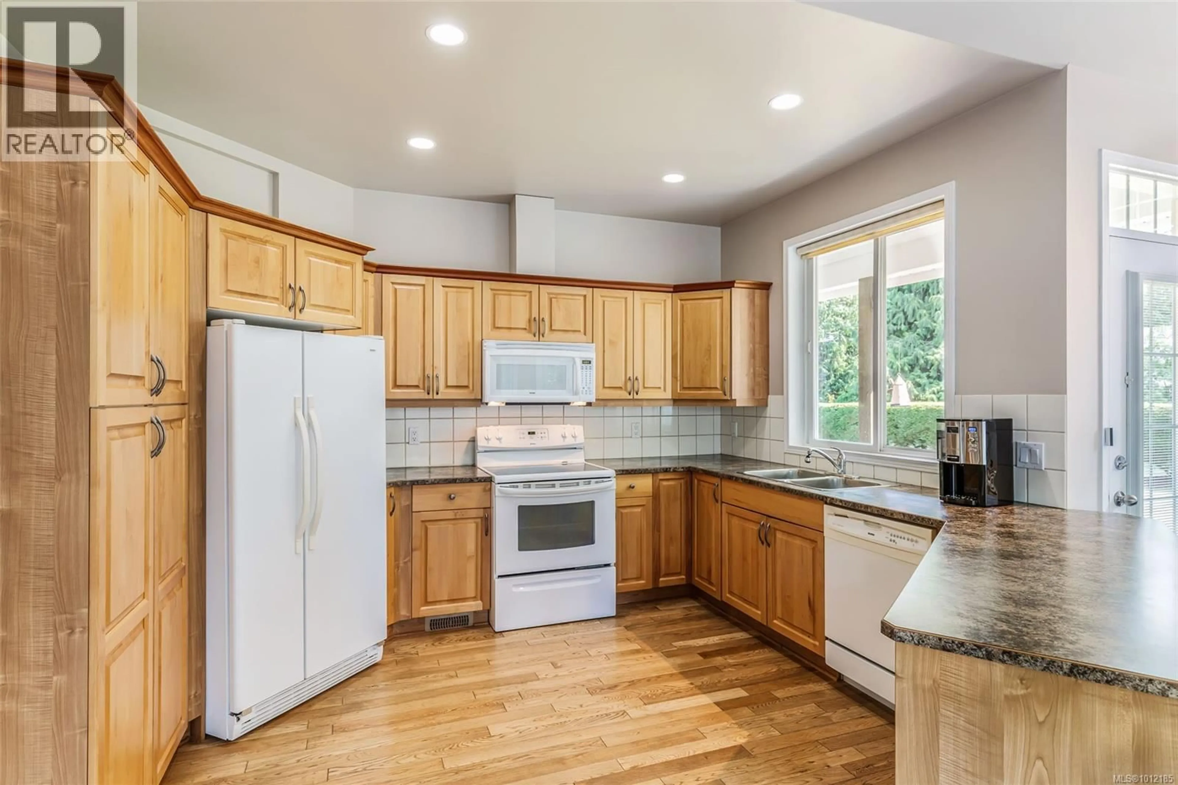 Standard kitchen, unknown for 1077 FORGOTTEN DRIVE, Parksville British Columbia V9P1T2