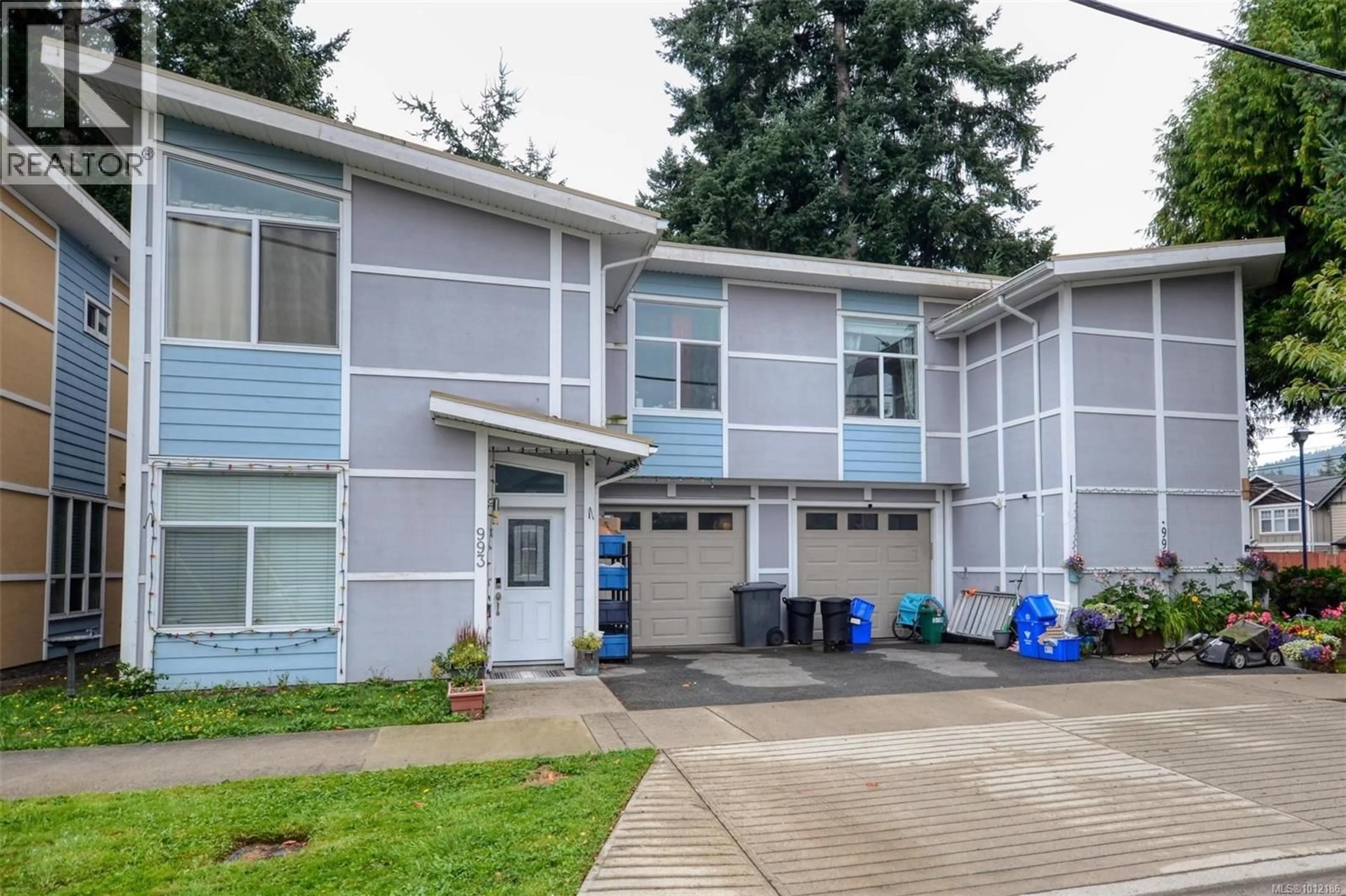 Home with vinyl exterior material, street for 995 WALFRED ROAD, Langford British Columbia V9C2P5