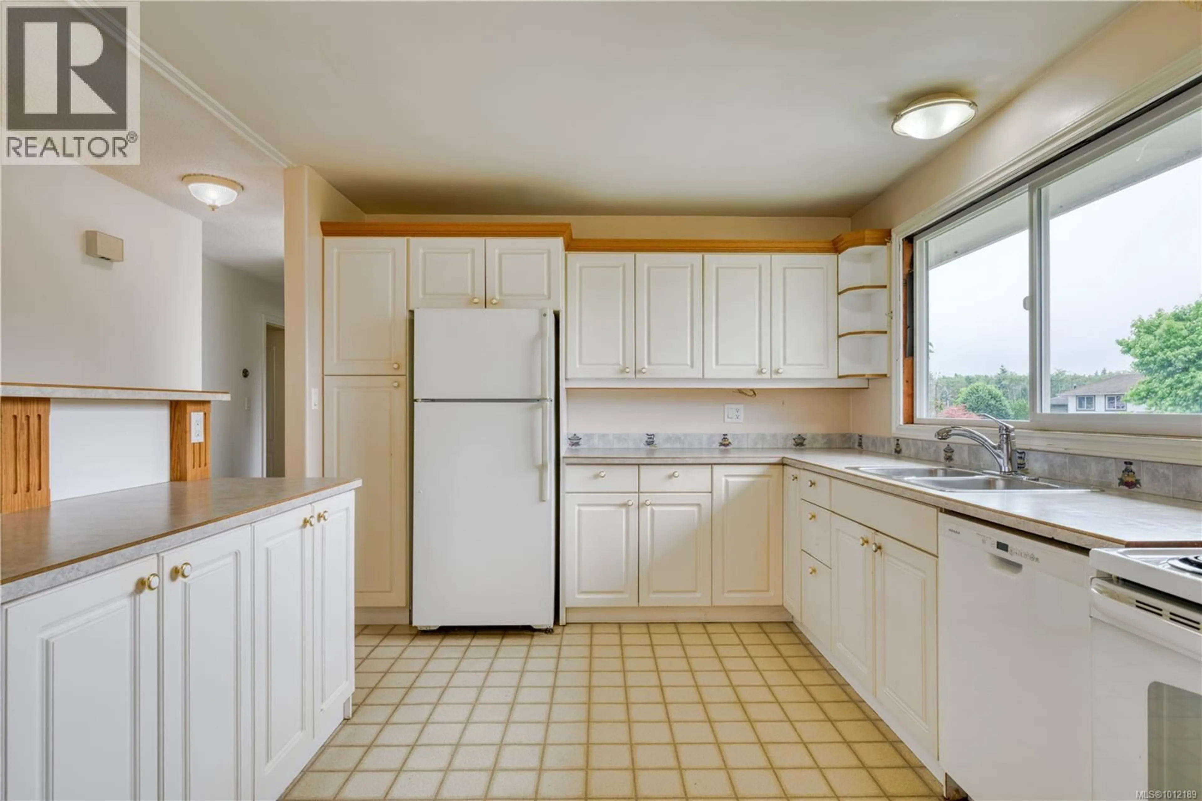 Standard kitchen, ceramic/tile floor for 7625 GLACIER CRESCENT WEST, Port Hardy British Columbia V0N2P0