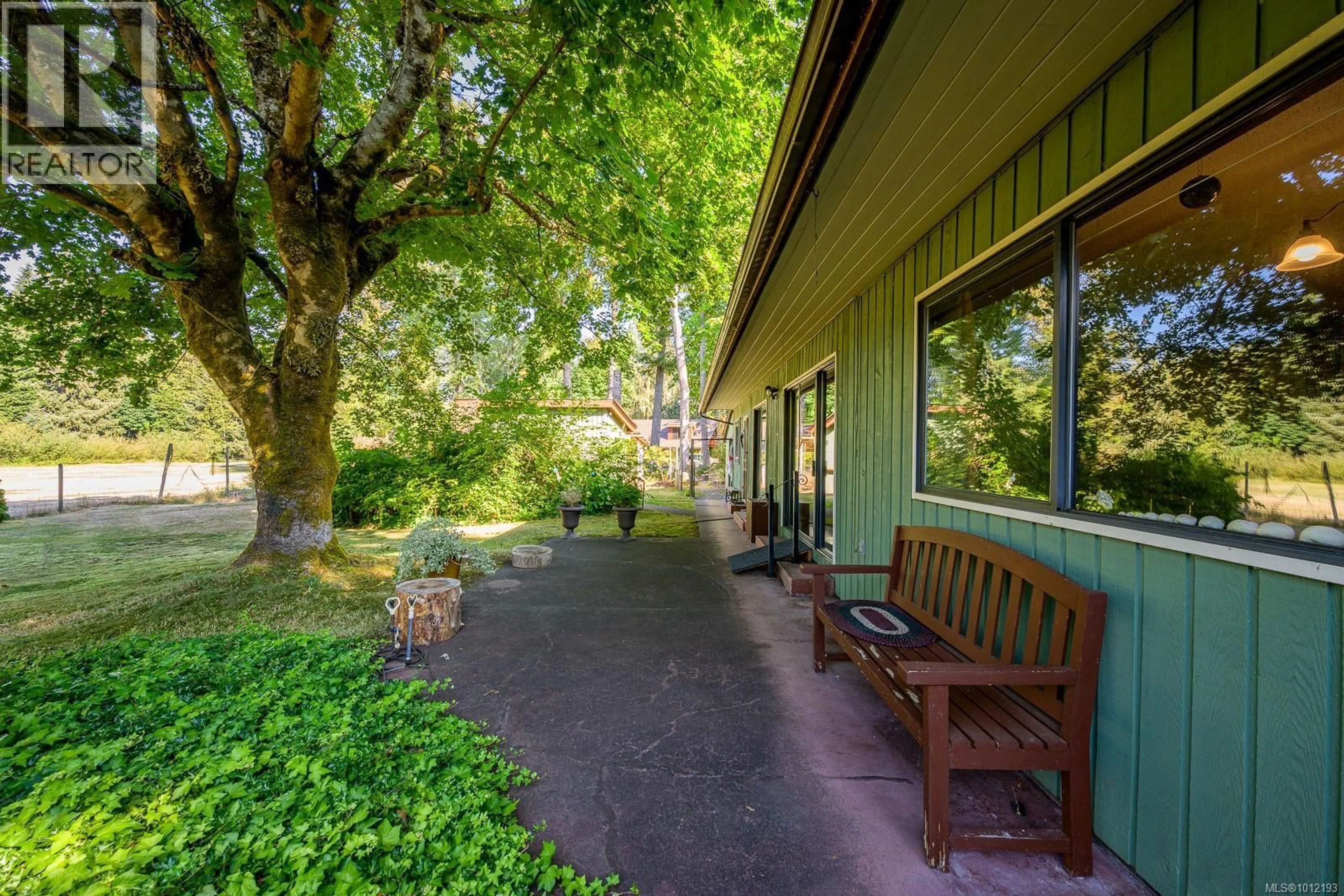 Patio, street for 8837 HENDERSON AVENUE, Black Creek British Columbia V9J1A6
