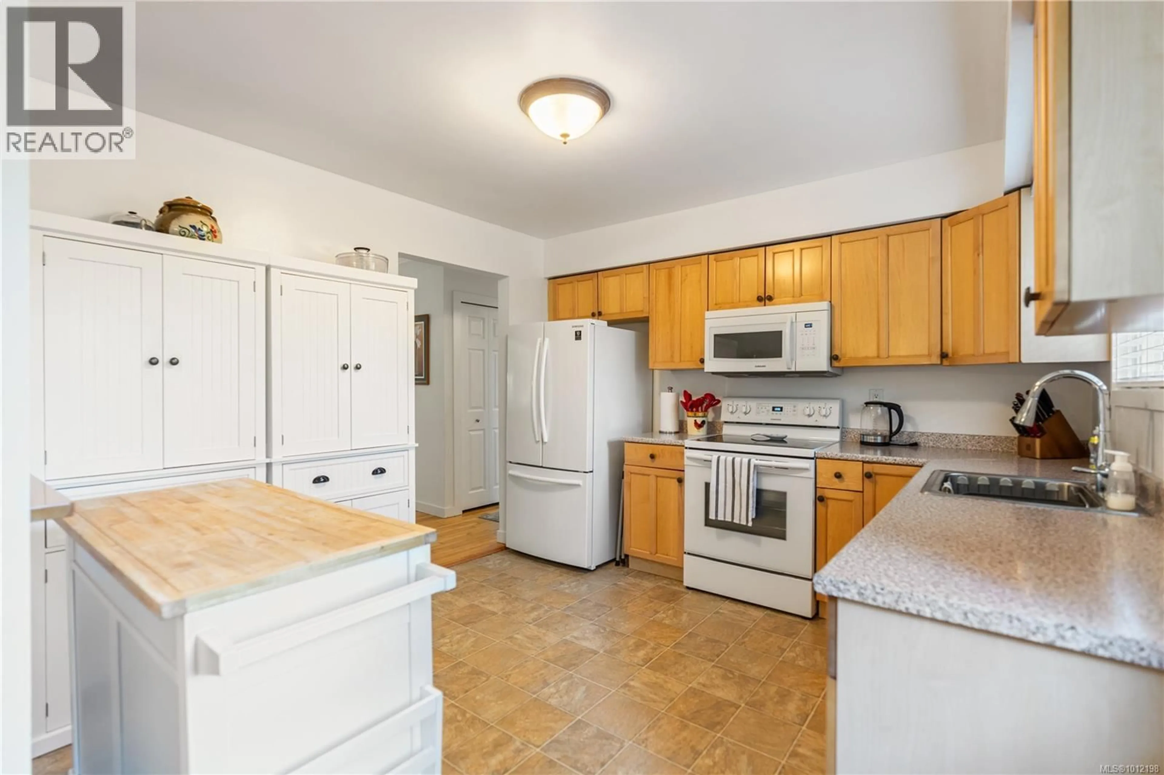 Standard kitchen, ceramic/tile floor for 4343 CEDAR HILL ROAD, Saanich British Columbia V8N5L8