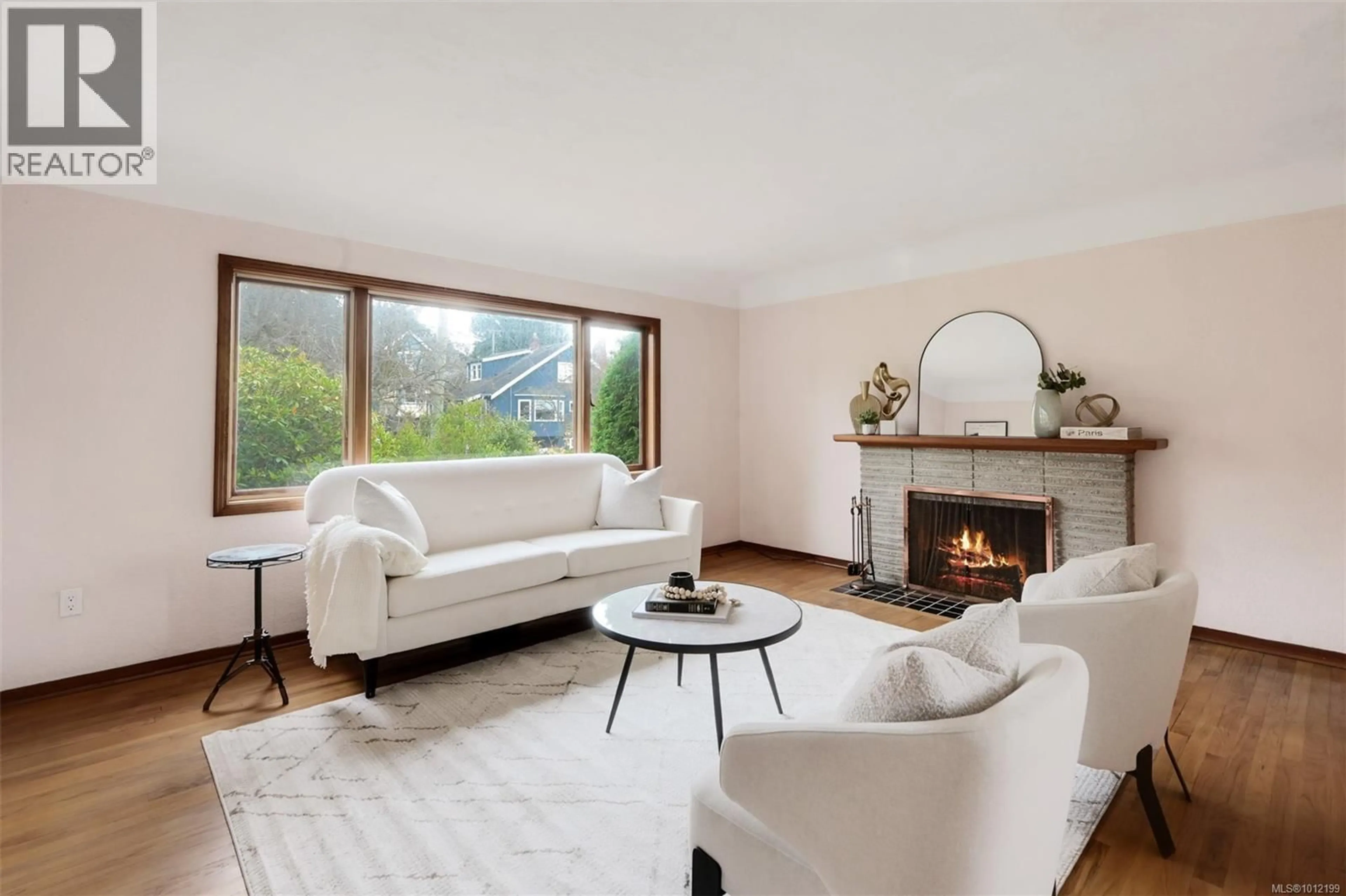 Living room with furniture, unknown for 2612 BLACKWOOD STREET, Victoria British Columbia V8T3W3