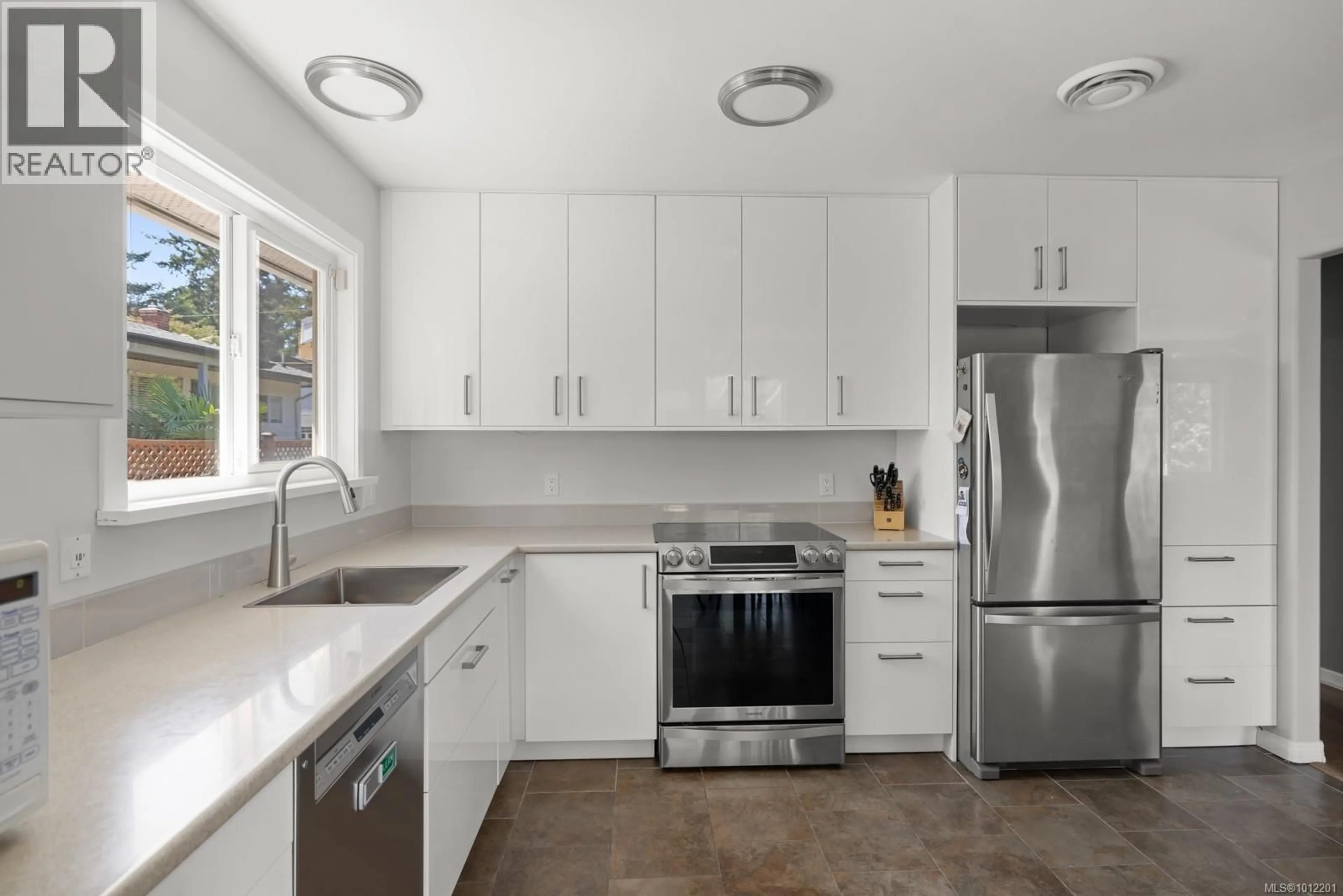 Unknown for 2889 MAURICE LANE, Langford British Columbia V9B5L5