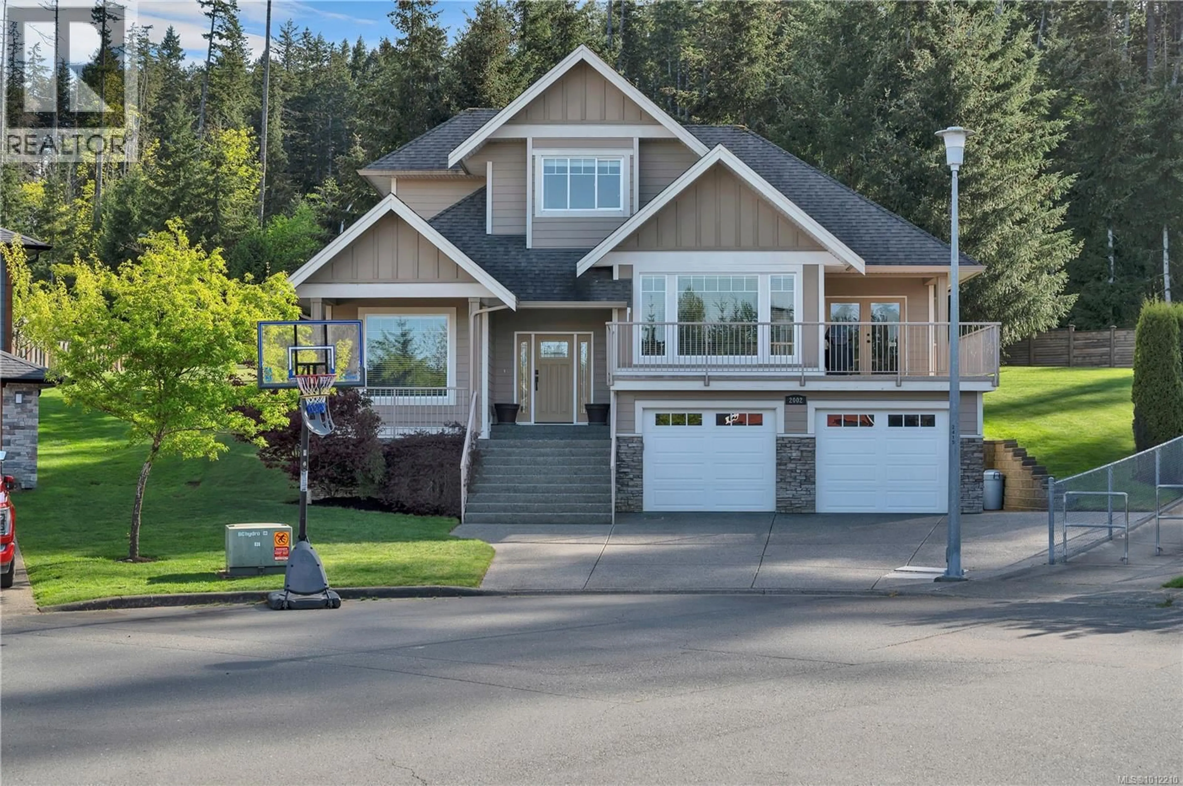 Home with vinyl exterior material, street for 2002 VARSITY DRIVE, Campbell River British Columbia V9H1V2
