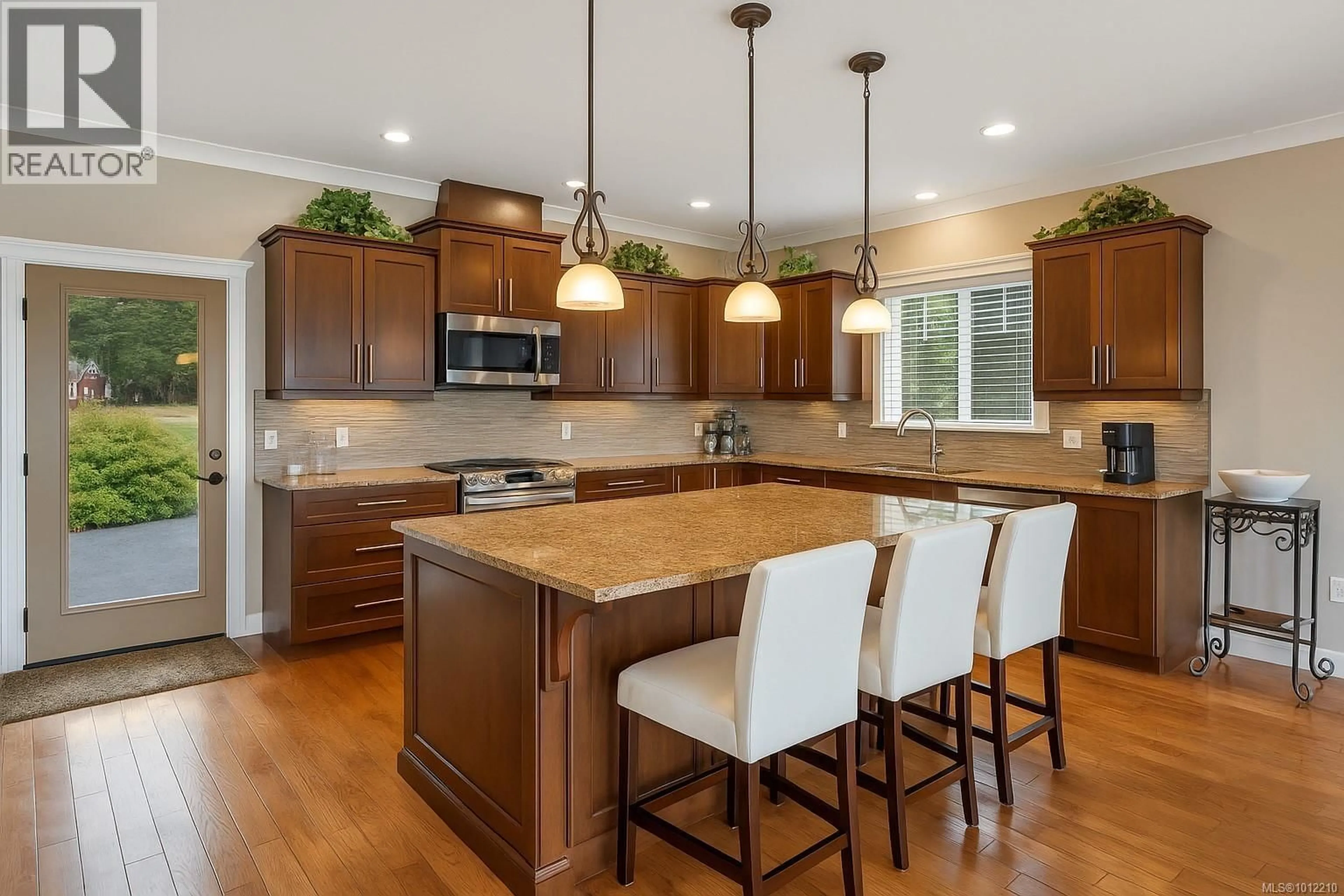 Open concept kitchen, unknown for 2002 VARSITY DRIVE, Campbell River British Columbia V9H1V2