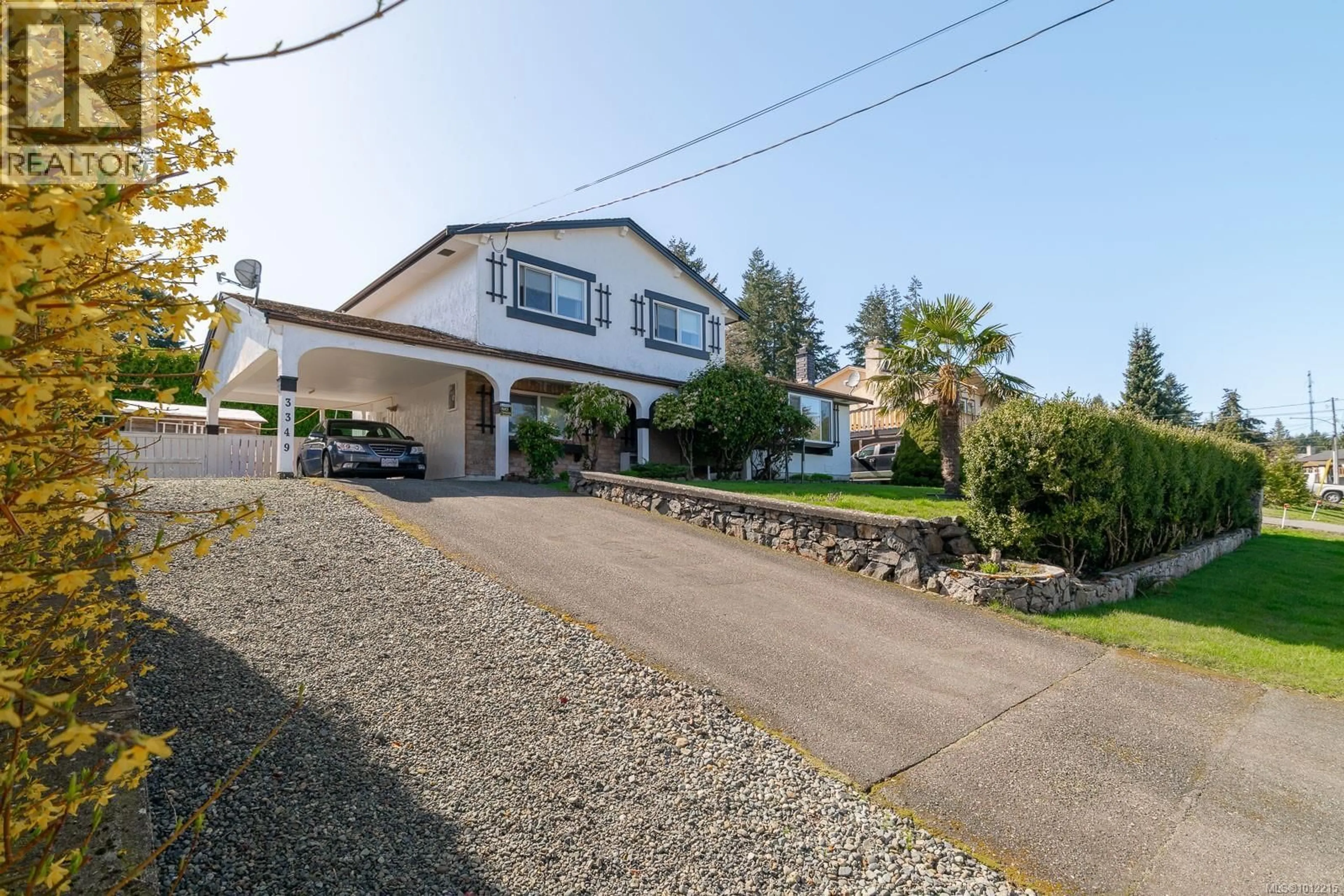 A pic from outside/outdoor area/front of a property/back of a property/a pic from drone, street for 3349 COUNTRY CLUB DRIVE, Nanaimo British Columbia V9T3B5