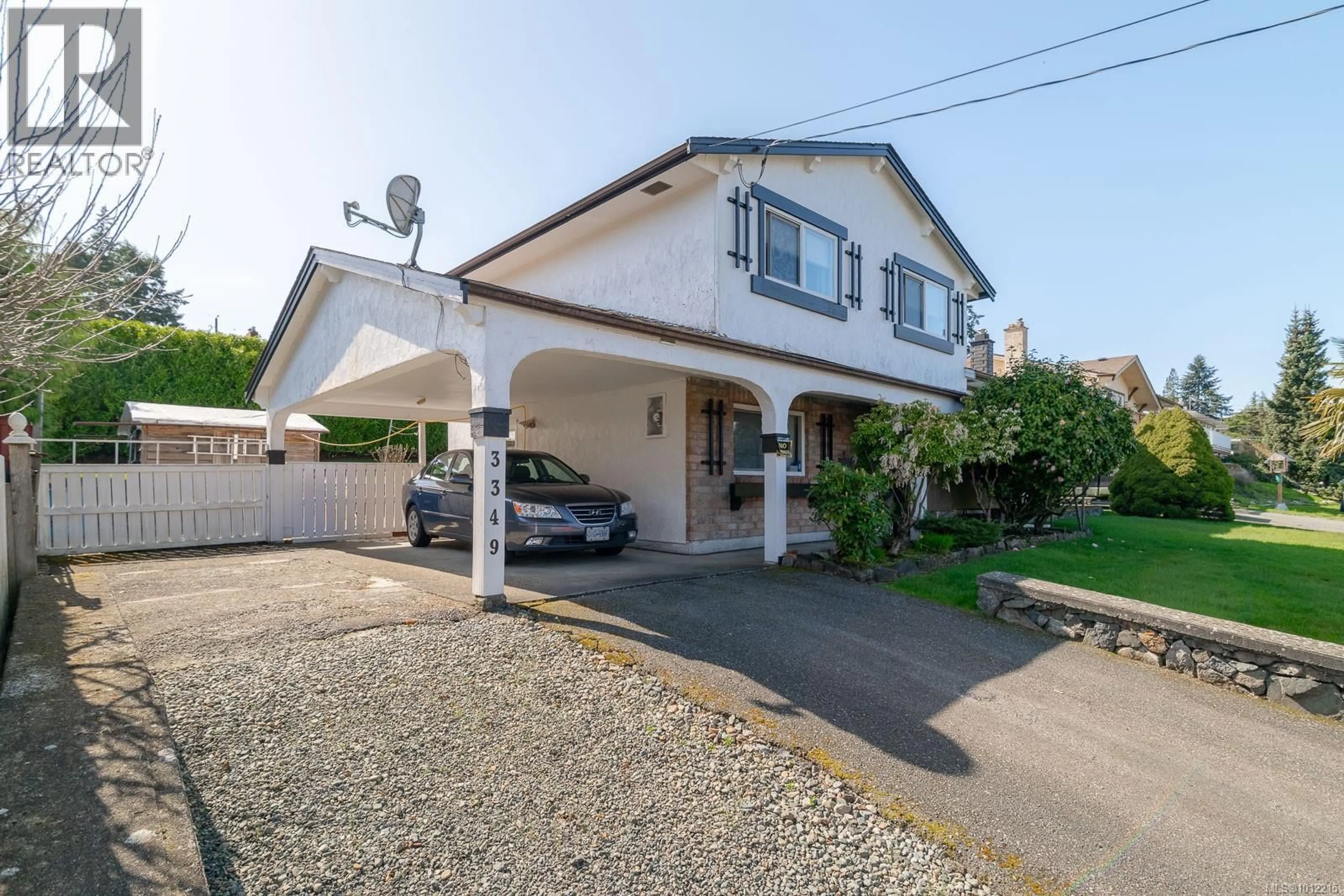 A pic from outside/outdoor area/front of a property/back of a property/a pic from drone, street for 3349 COUNTRY CLUB DRIVE, Nanaimo British Columbia V9T3B5