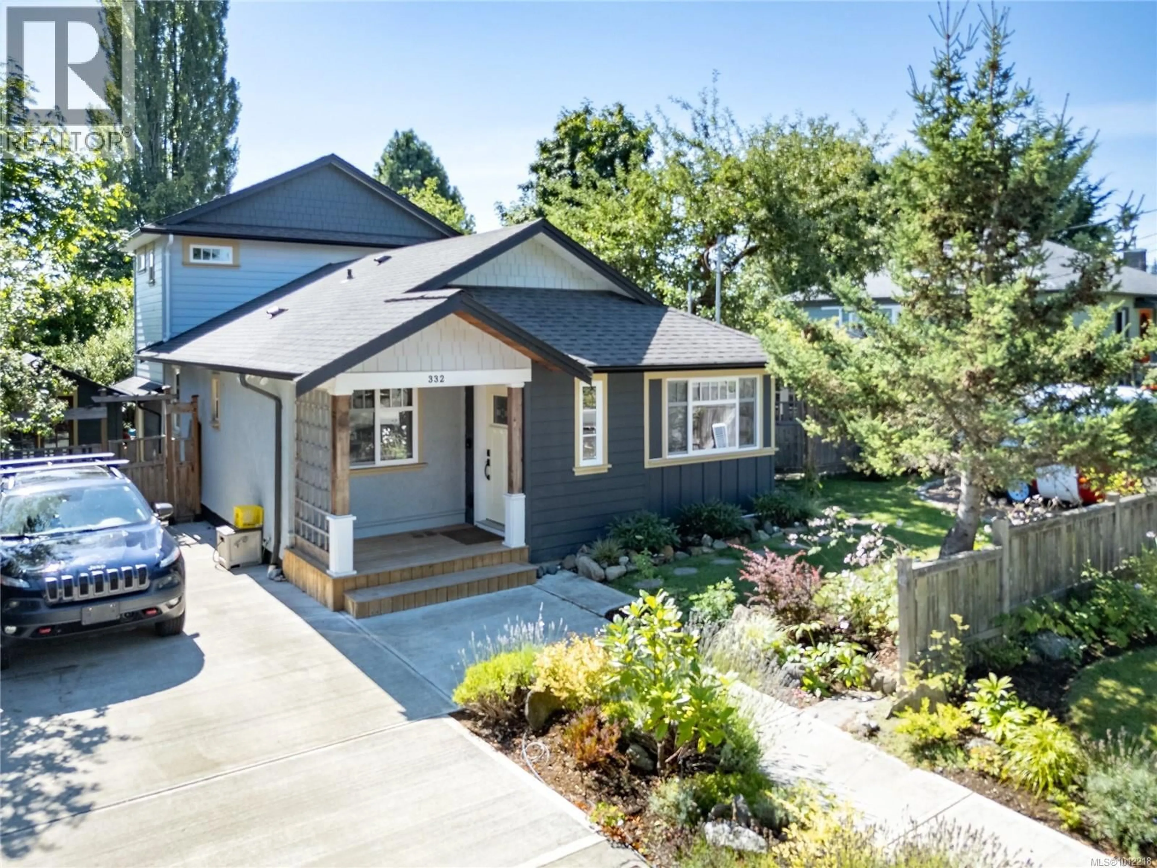 A pic from outside/outdoor area/front of a property/back of a property/a pic from drone, street for 332 2ND STREET, Courtenay British Columbia V9N1B8