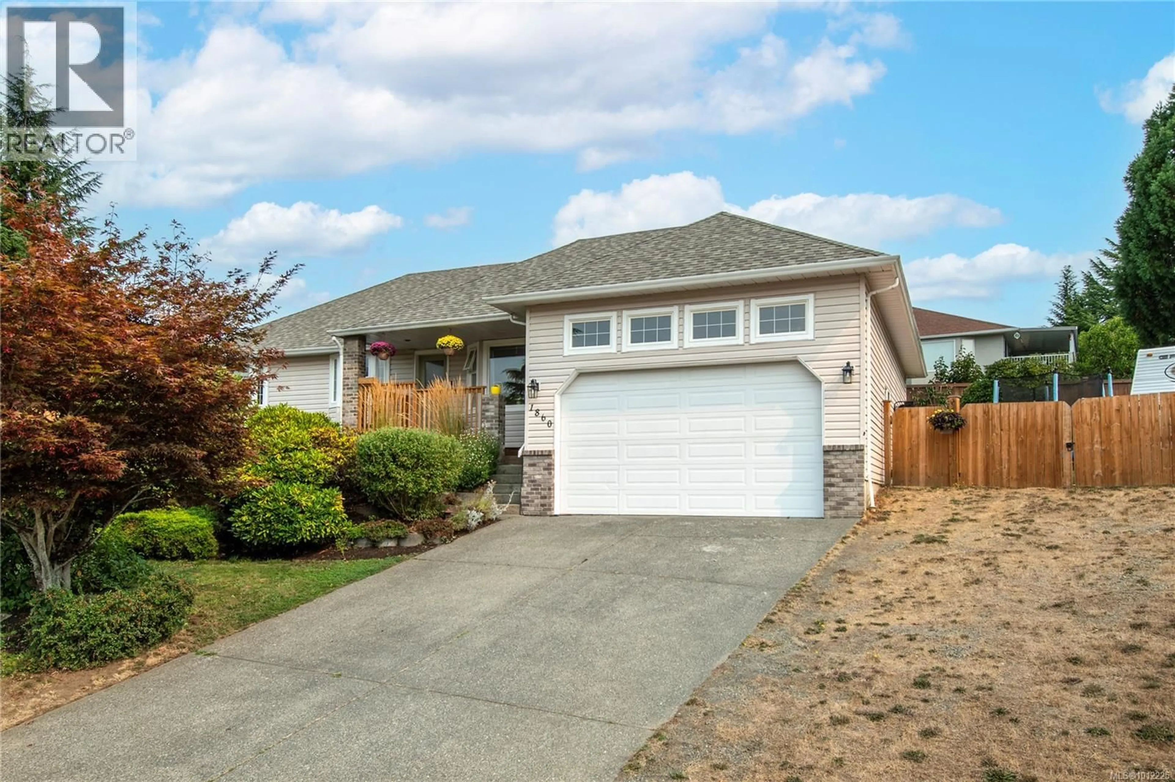 Home with vinyl exterior material, street for 1860 BRANT PLACE, Courtenay British Columbia V9N8Y8