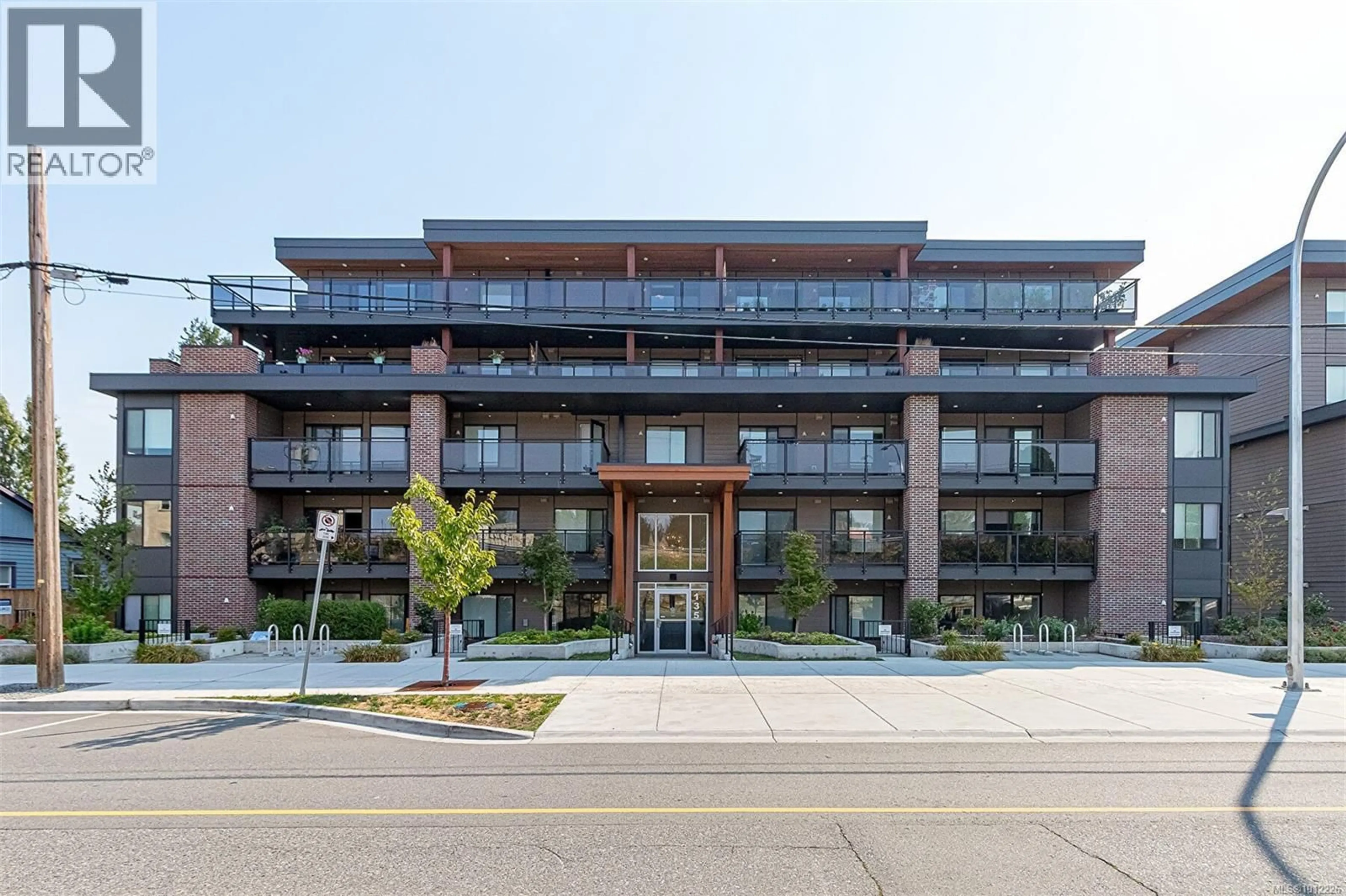 Patio, building for 207 - 135 HALIBURTON STREET, Nanaimo British Columbia V9R4V9