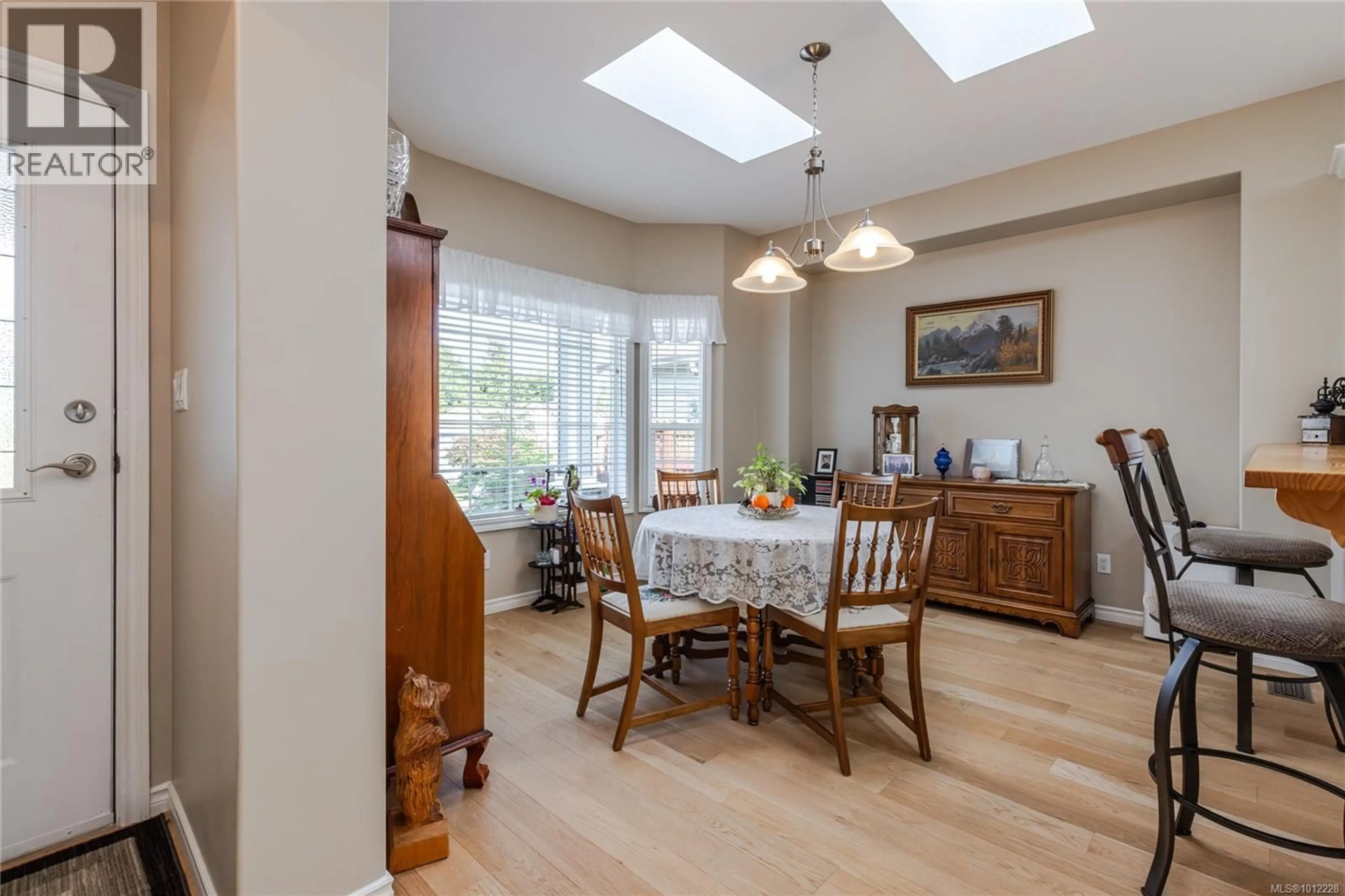 Dining room, wood/laminate floor for 3866 MIMOSA DRIVE, Nanaimo British Columbia V9T6B8