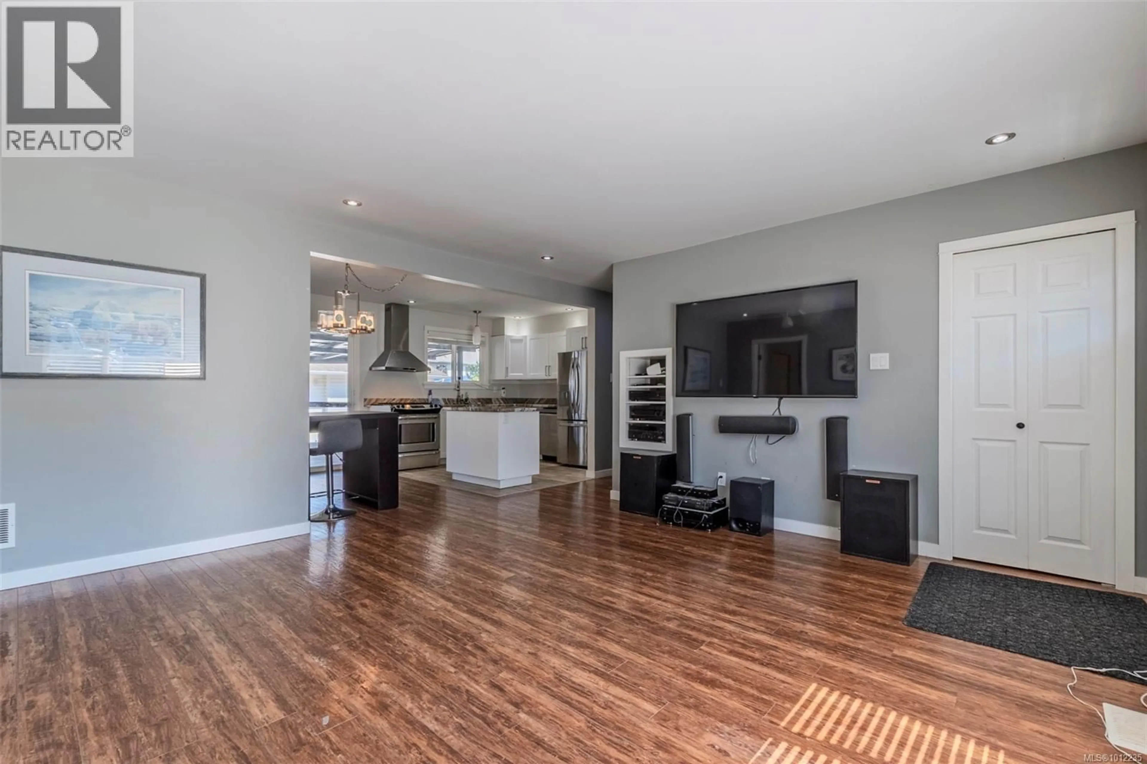 Open concept kitchen, wood/laminate floor for 3381 AUCHINACHIE ROAD, Duncan British Columbia V9L4A2