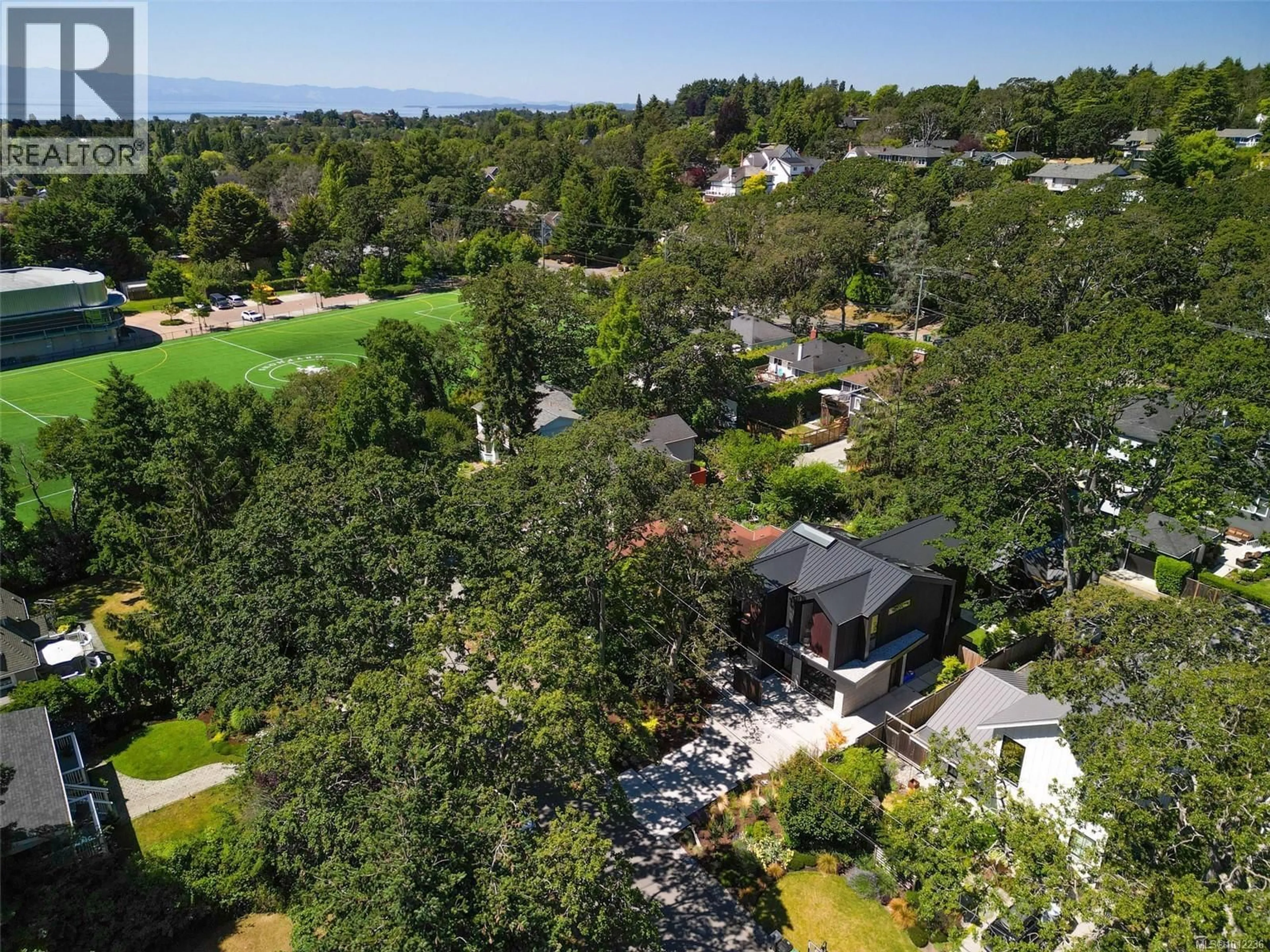 A pic from outside/outdoor area/front of a property/back of a property/a pic from drone, unknown for 862 SOMENOS STREET, Victoria British Columbia V8S4A6