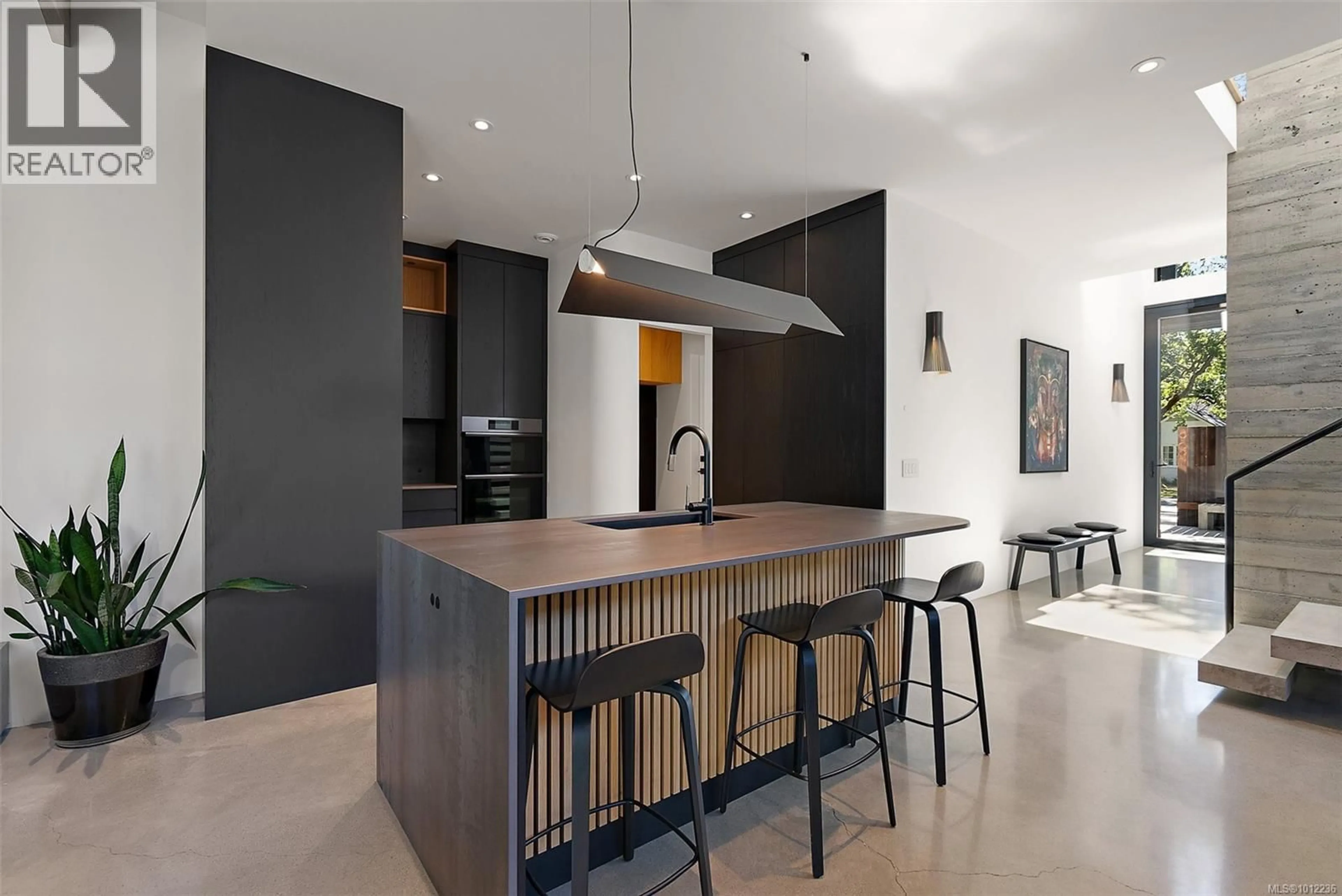 Contemporary kitchen, unknown for 862 SOMENOS STREET, Victoria British Columbia V8S4A6