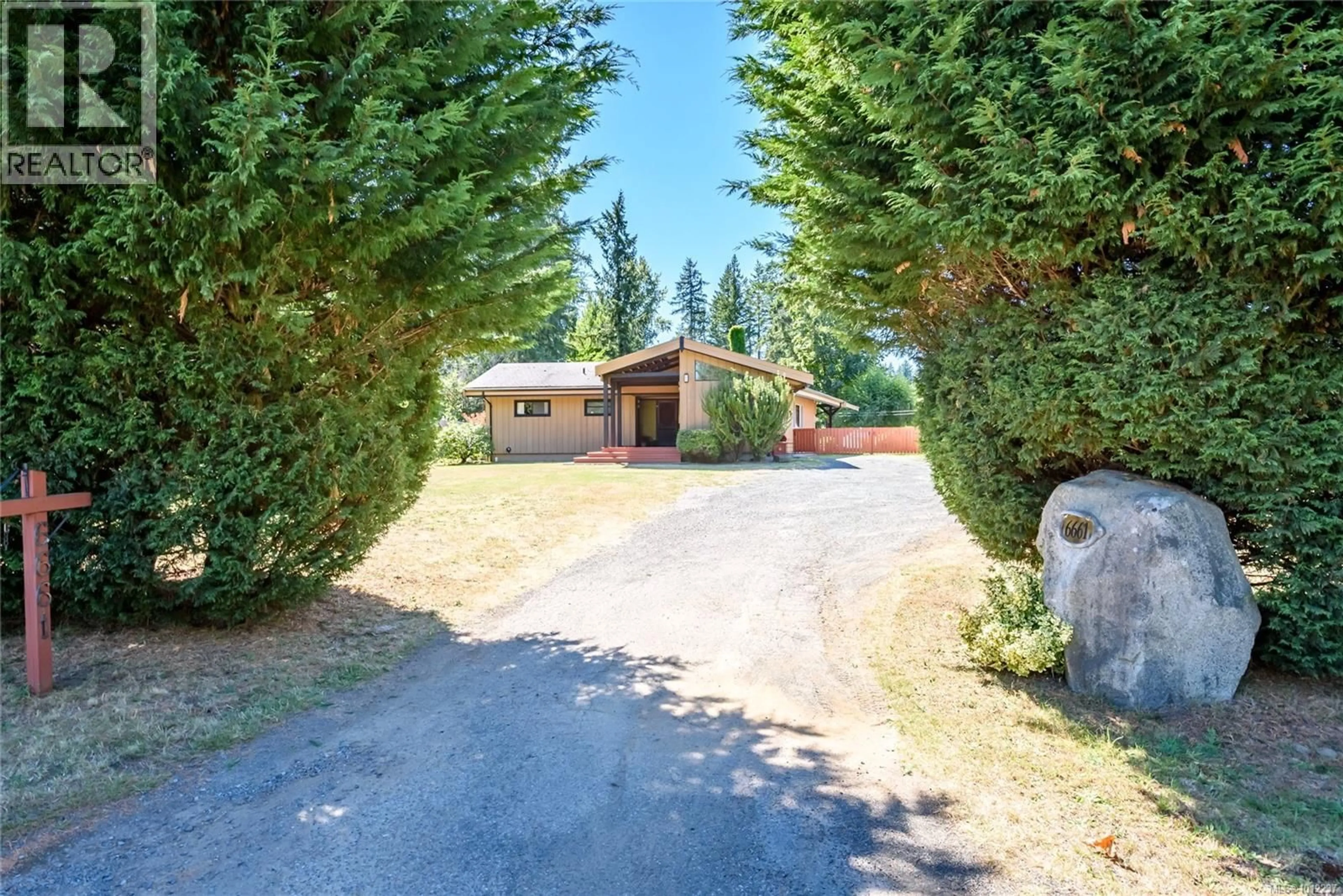 A pic from outside/outdoor area/front of a property/back of a property/a pic from drone, street for 6661 ISLAND HIGHWAY NORTH, Merville British Columbia V0R2M0