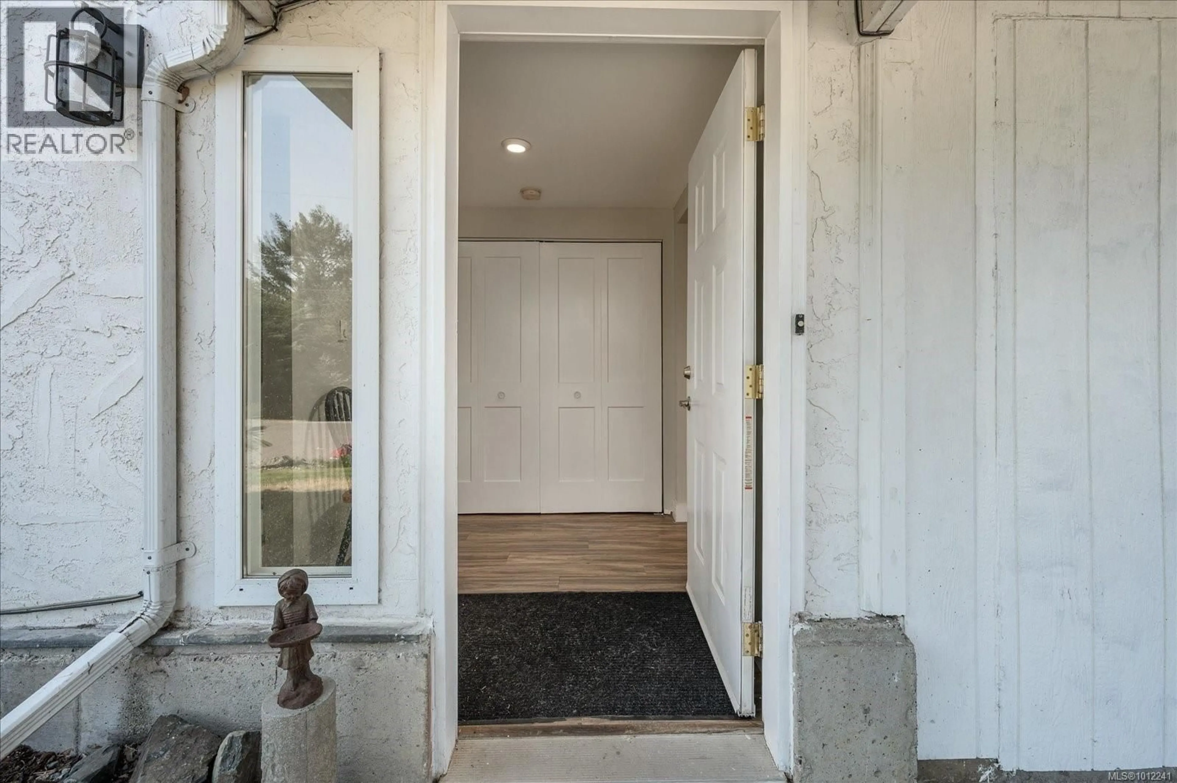 Indoor entryway for 5241 TOMS TURNABOUT, Nanaimo British Columbia V9T5M9